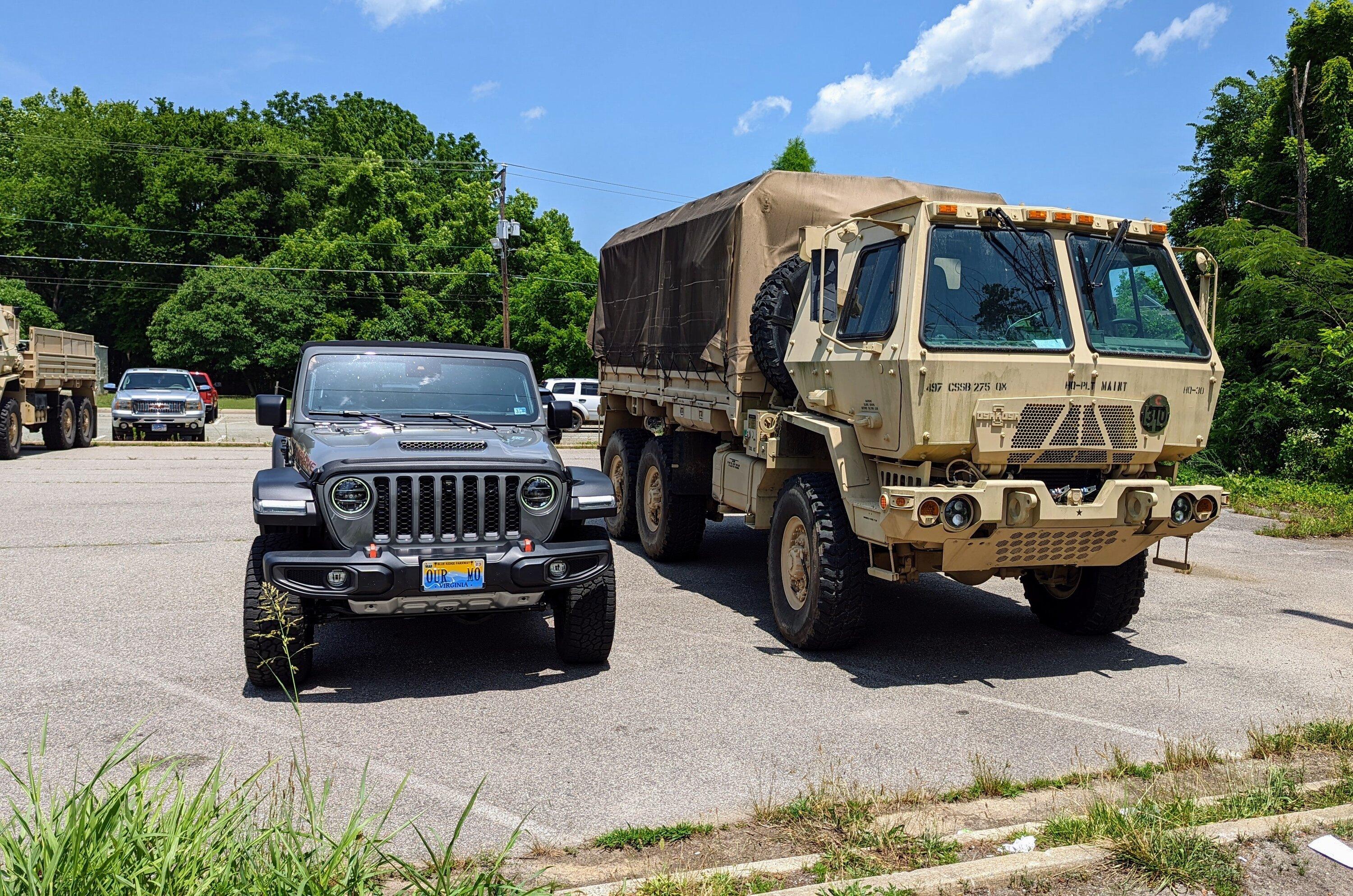Jeep Gladiator Jeeps Parking Next To Jeeps PXL_20220617_173651841~3