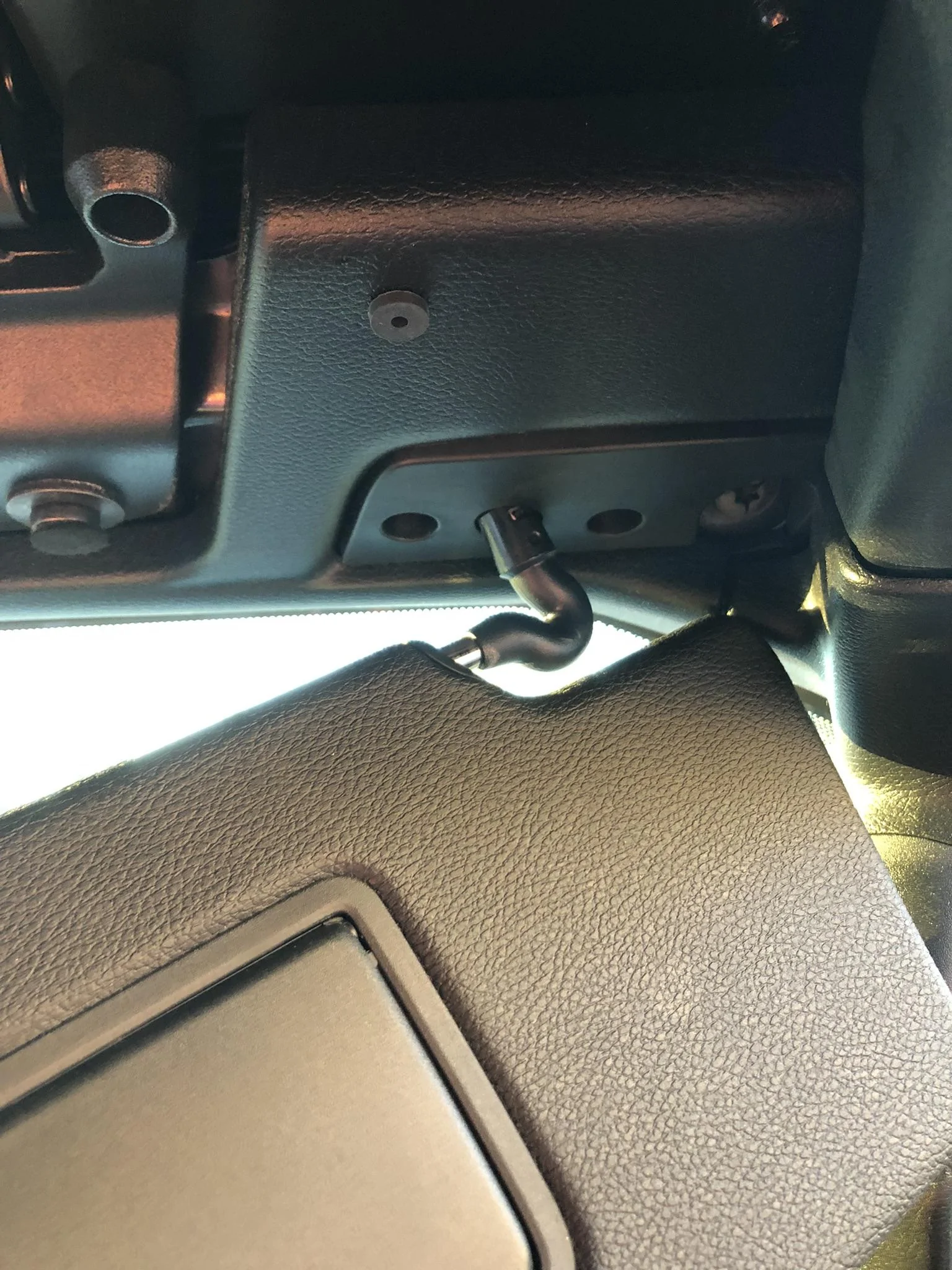 Jeep Gladiator Visor issue anyone? F242E011-5A9C-4348-B76E-4AC70E3C0984