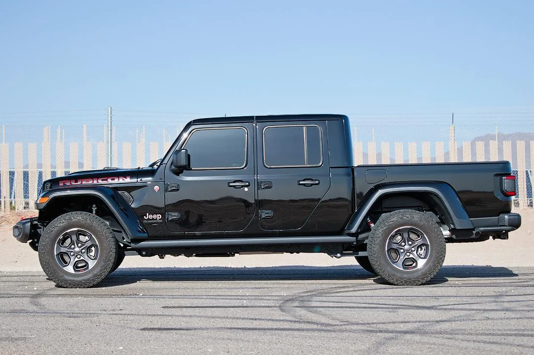 Jeep Gladiator BLACK Gladiator JT Club Sideshot-1080
