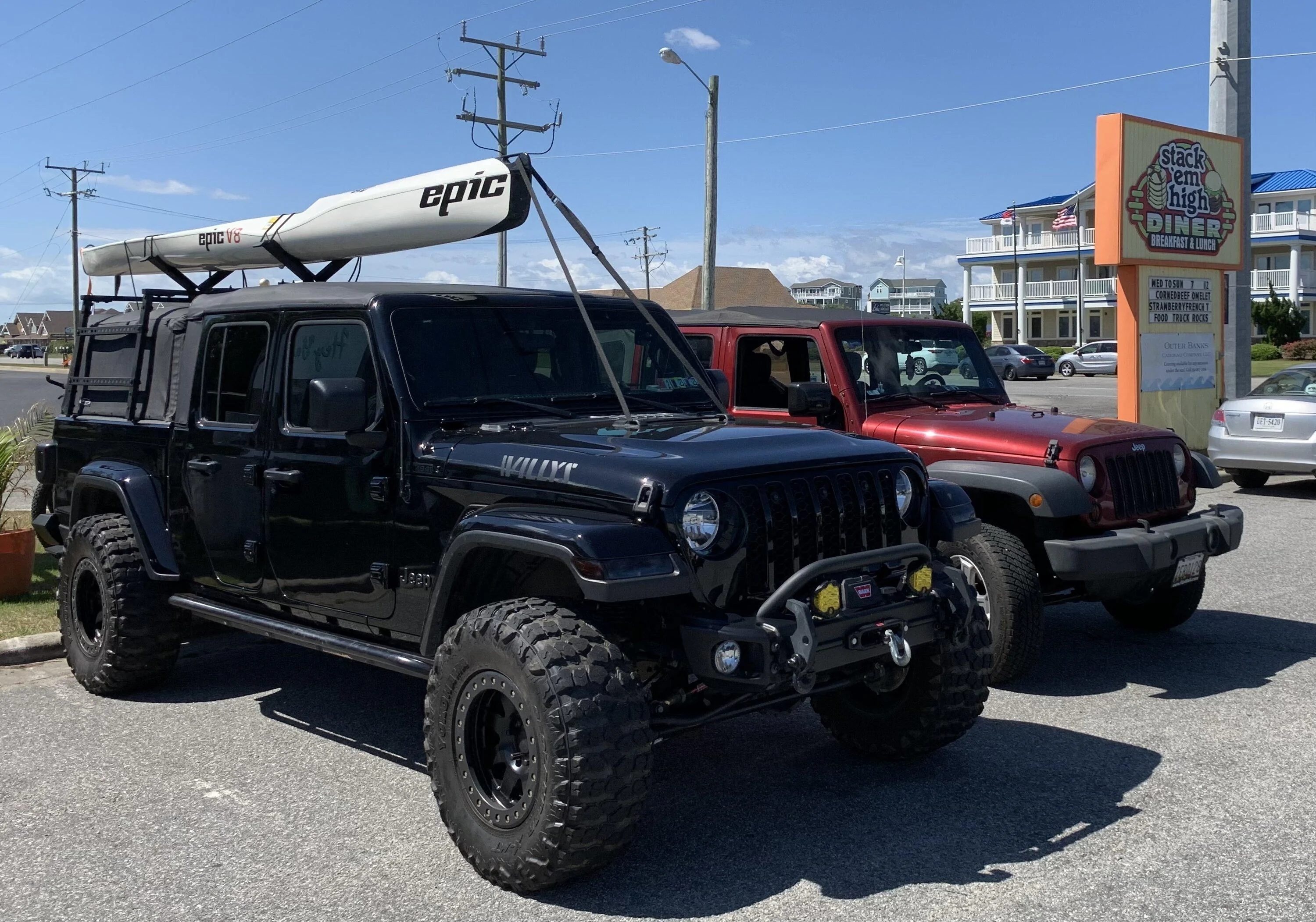 Jeep Gladiator Jeeps Parking Next To Jeeps 3D5947F0-B0EC-44EF-B792-4C521AC67223