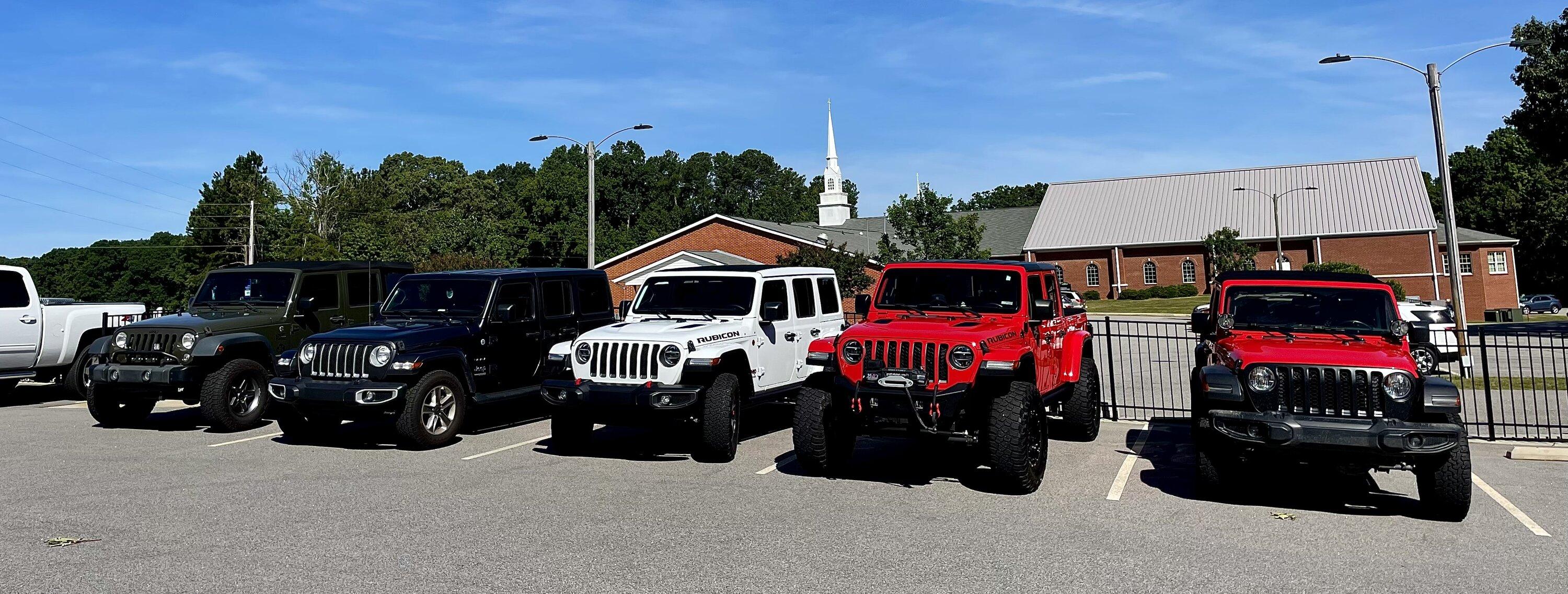 Jeep Gladiator Jeeps Parking Next To Jeeps 5EAA27F6-C934-4A72-94F9-A0B59B7871DE