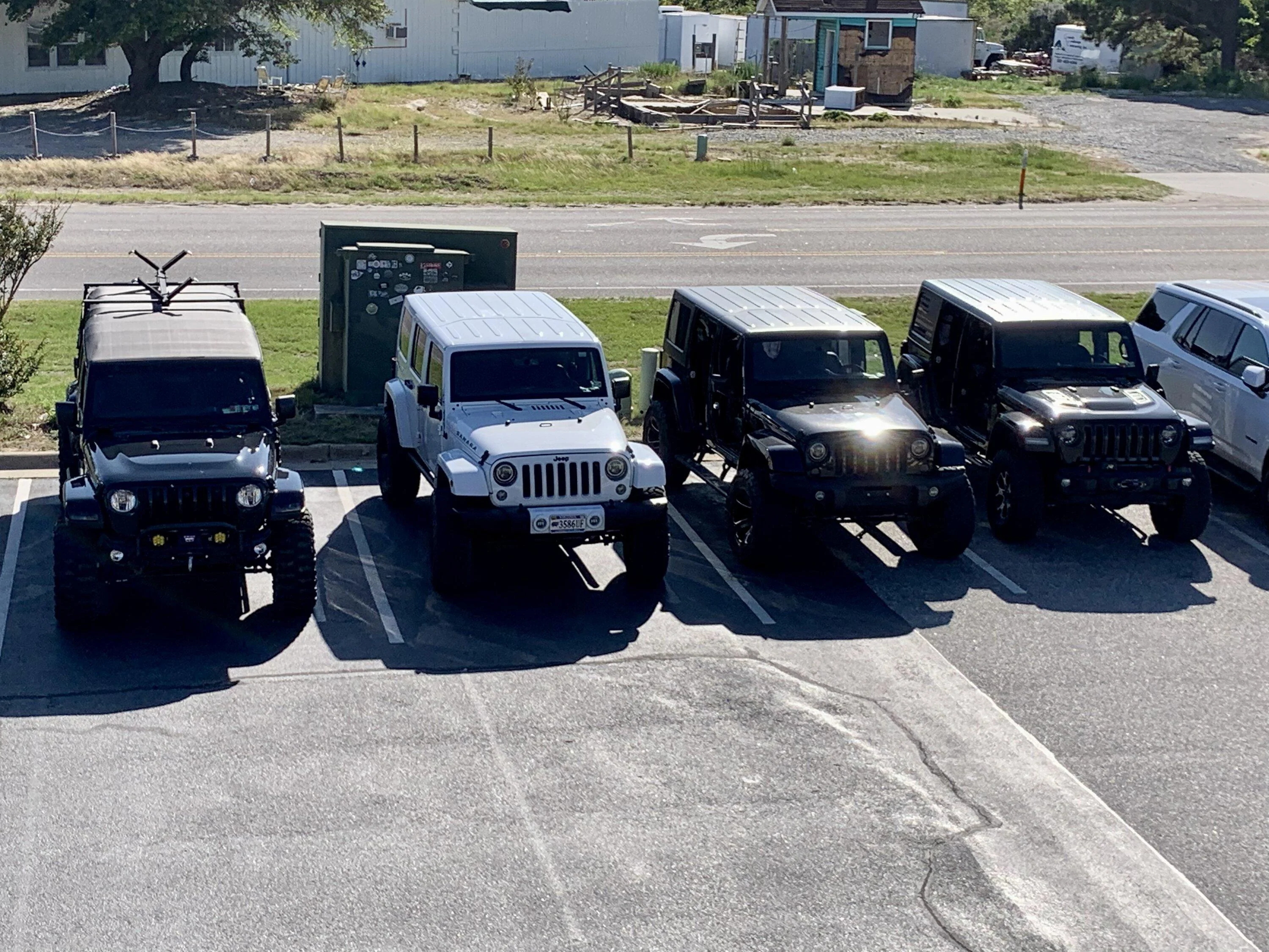 Jeep Gladiator Jeeps Parking Next To Jeeps 2A16EE2B-48EE-404D-B423-BEBD6FD9028F