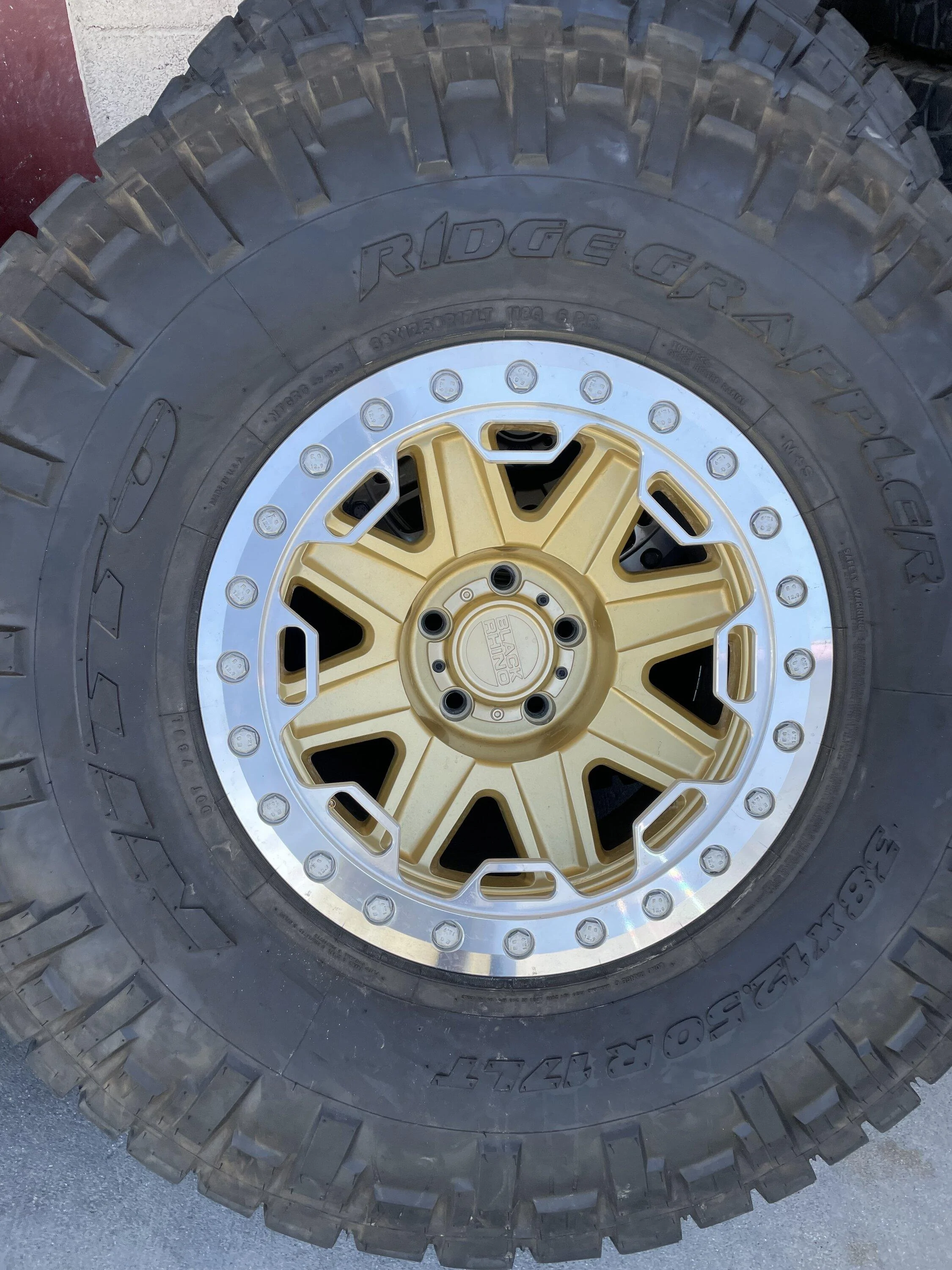 Jeep Gladiator Black Rhino Beadlocks/ Nitto Tires 3A756E3E-EAA9-41F7-9A66-AA9CCC0854BE