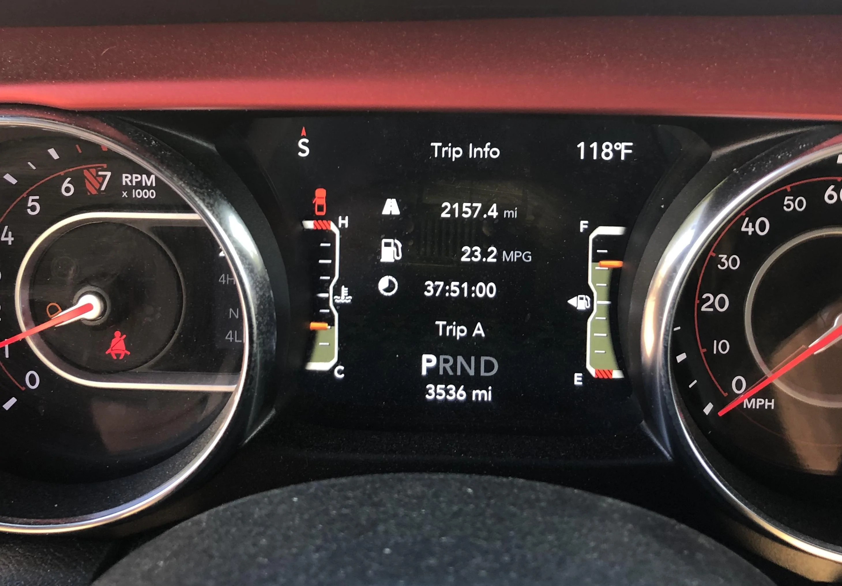 Jeep Gladiator Who's got my fuel mileage beat? BECB2525-A5A2-467F-8176-9647E97C6D31