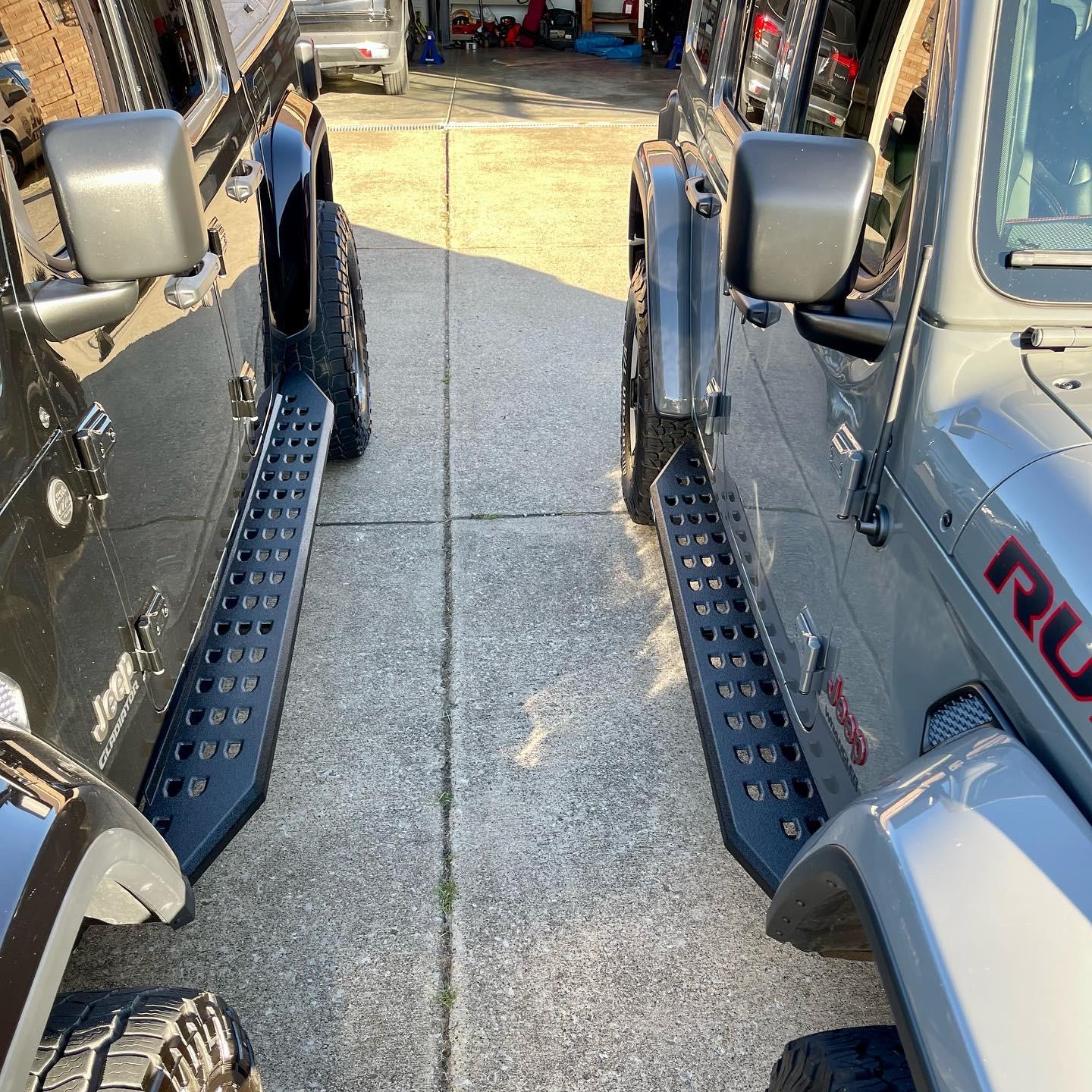 Jeep Gladiator Jeeps Parking Next To Jeeps A43FF387-C903-47F6-BF75-1CF9B68CAC7E