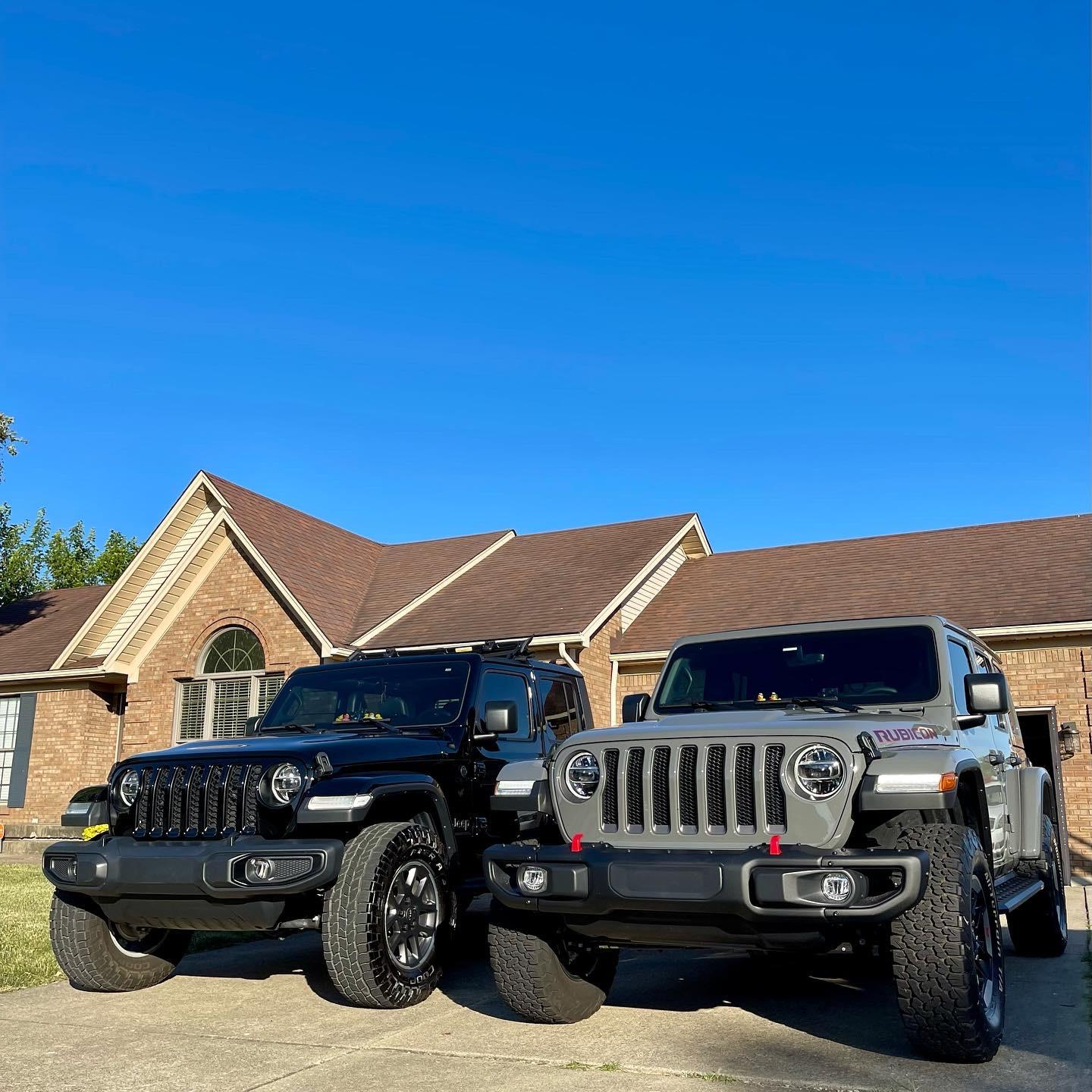 Jeep Gladiator Jeeps Parking Next To Jeeps 4A64D546-DA85-42F7-A1EF-AF9B9A78CC87