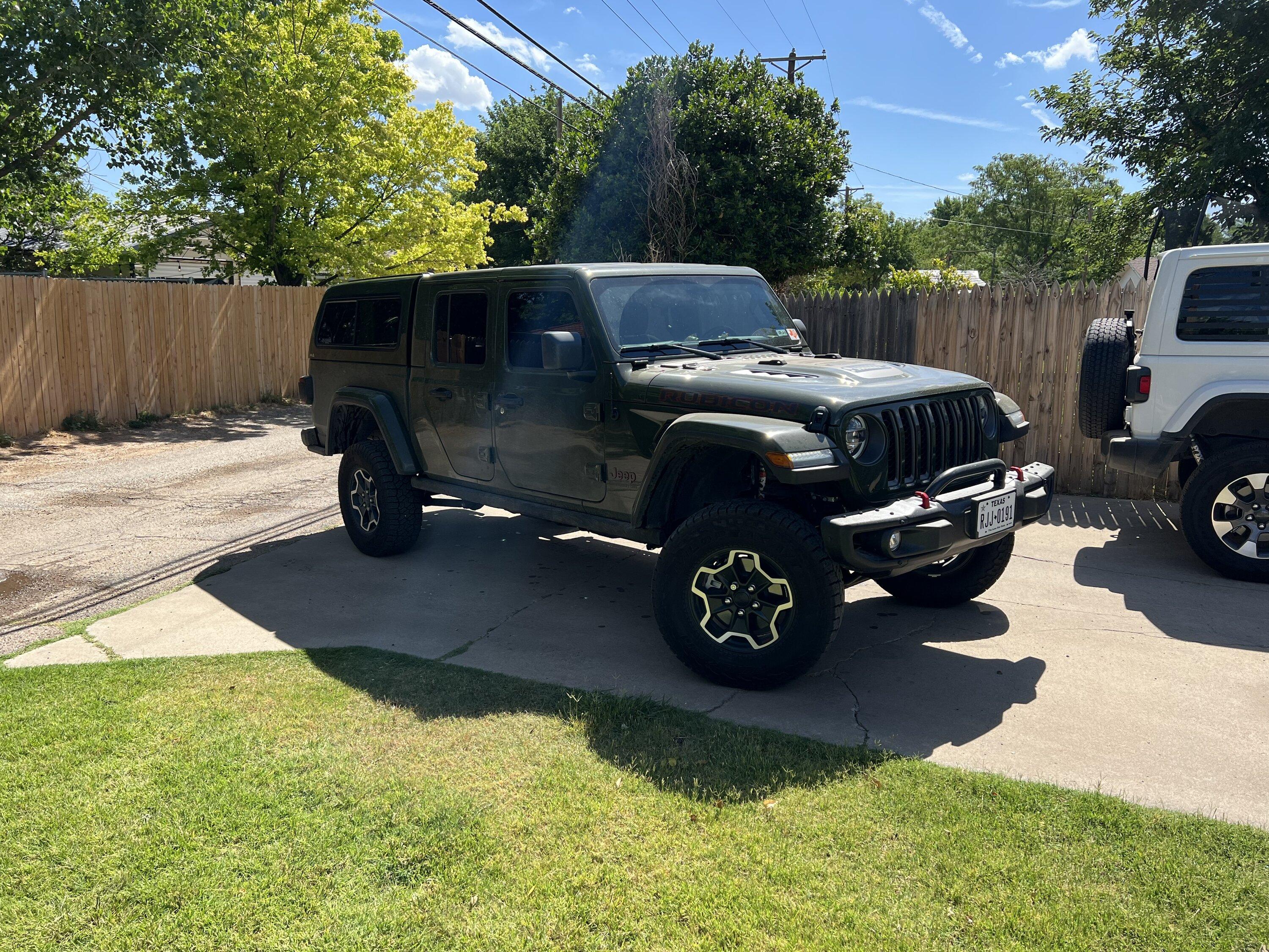 Jeep Gladiator Bought a new truck cap. 4D314E32-4B8F-4416-976D-8BAABE1D8DAC