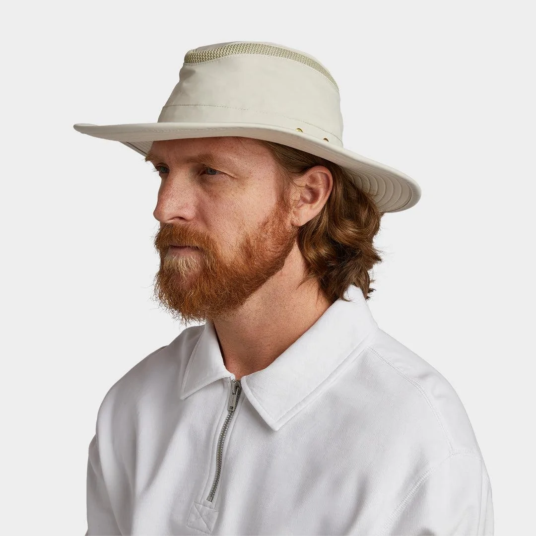 Jeep Gladiator Best Hat For Long Hair Tilley_April_29th_On_Model_02291_1080x