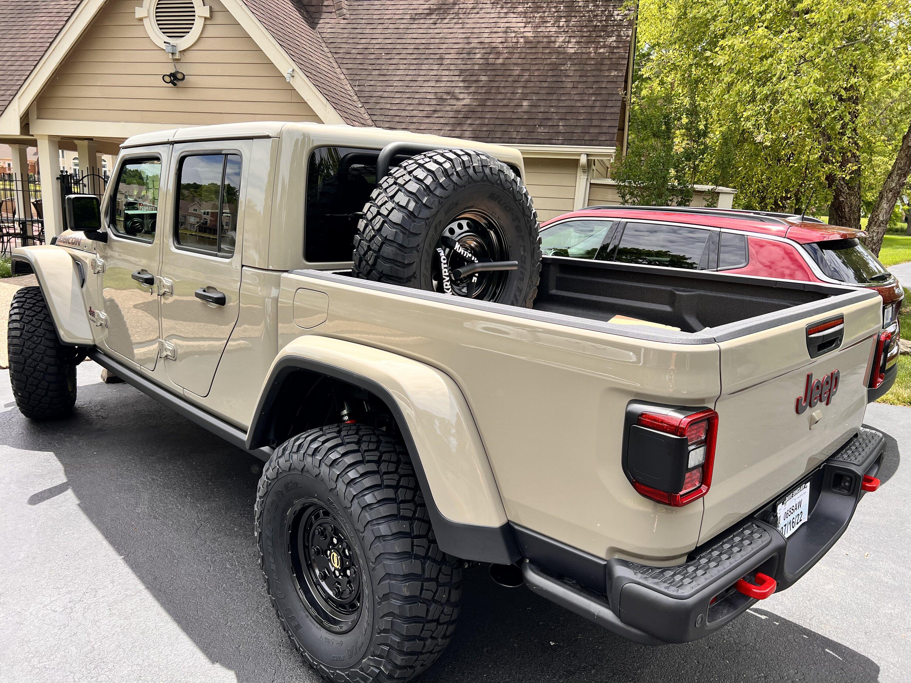 Jeep Gladiator Gobi Gladiators Waiting Room B5A1DB84-BAC4-4C04-B3AC-9FB852F34931