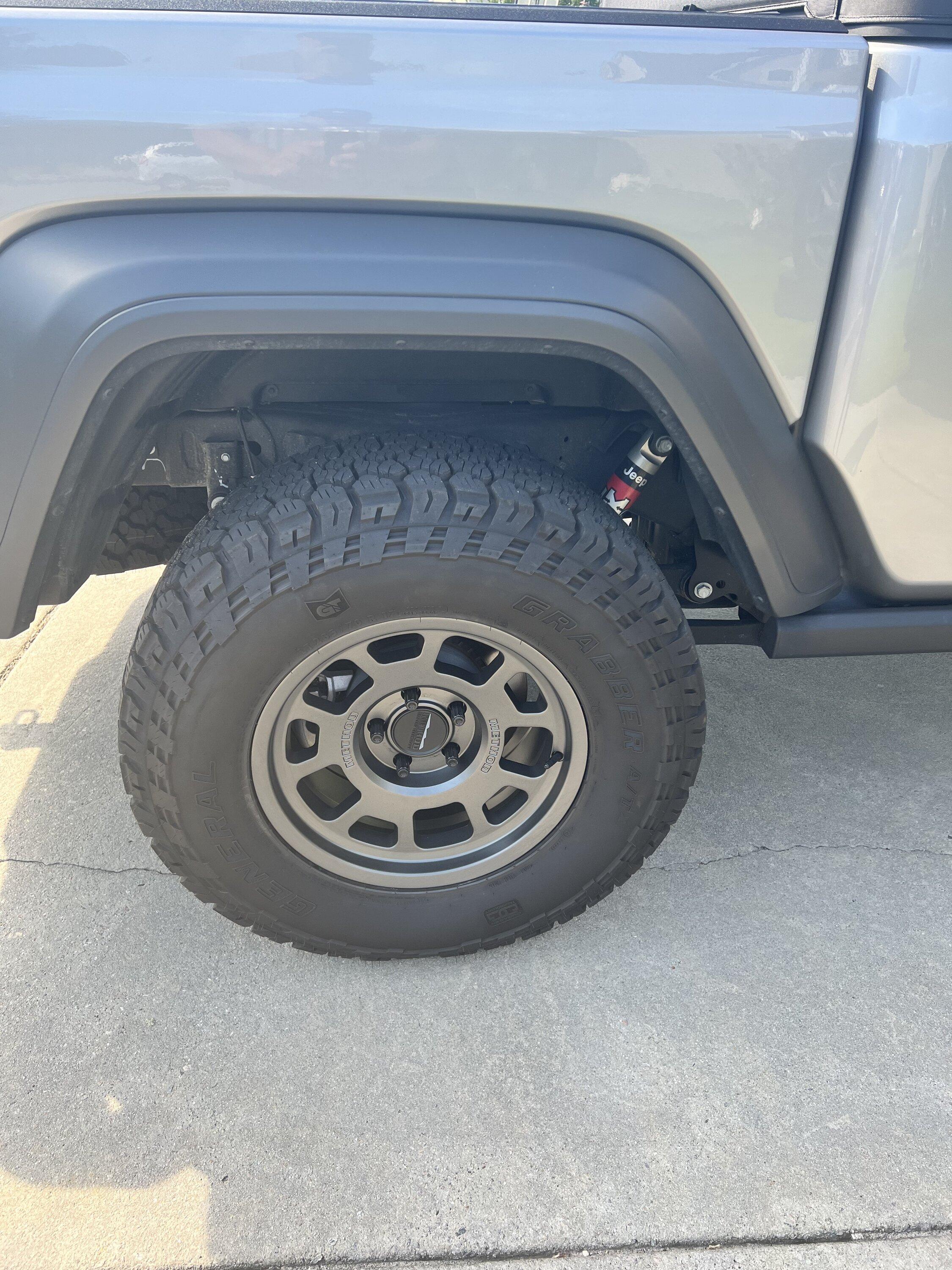 Jeep Gladiator New Method 705 Bead Grip Wheels 96AB04C4-A5C7-4B14-B2FB-D2ECA8010CF3