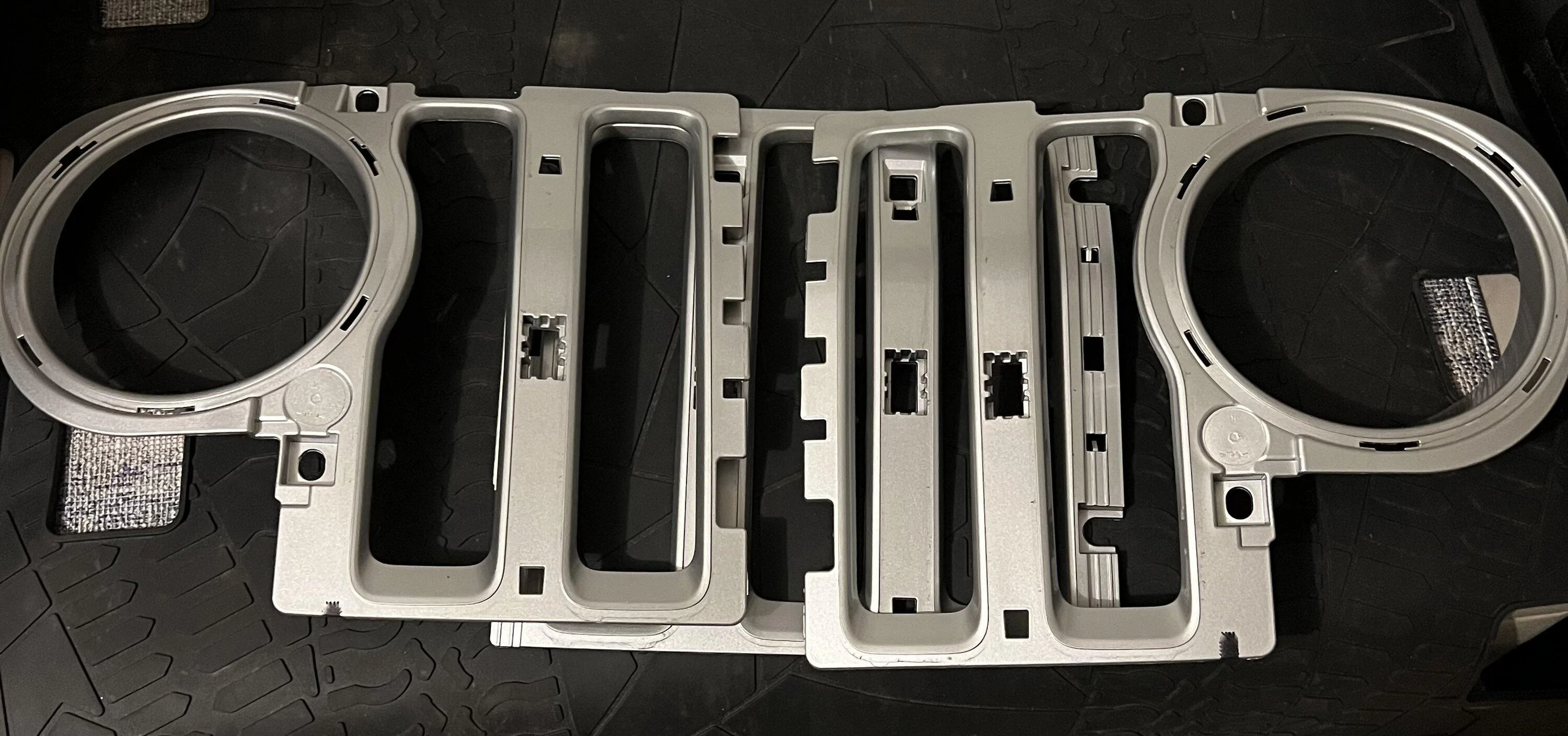 Jeep Gladiator 2022 OEM Grille Inserts (trade parts) IMG_0617