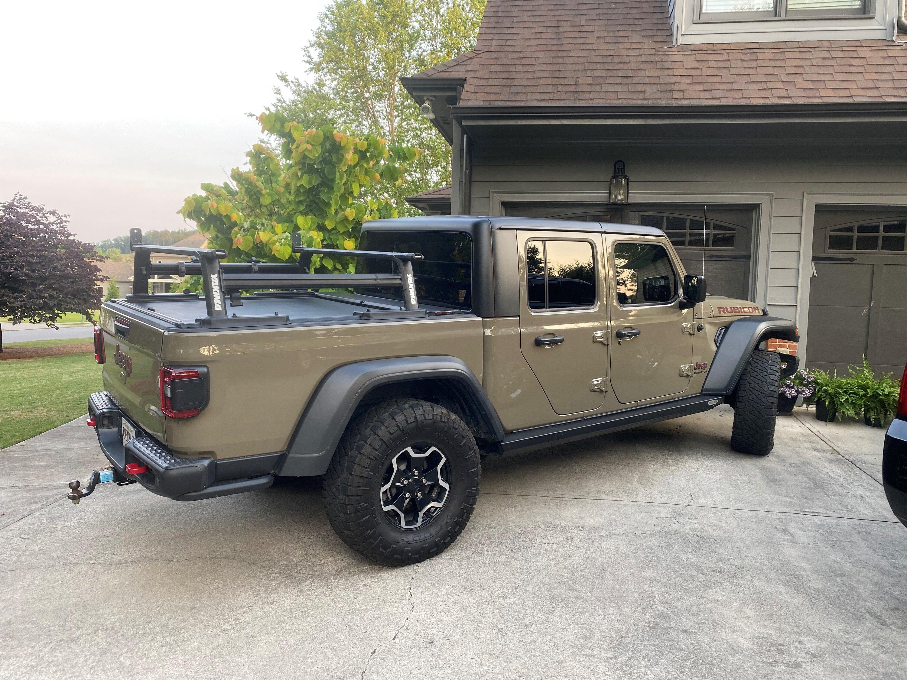 Jeep Gladiator Retractable Bed Cover with full length T-Slots/Tracks? bwwer