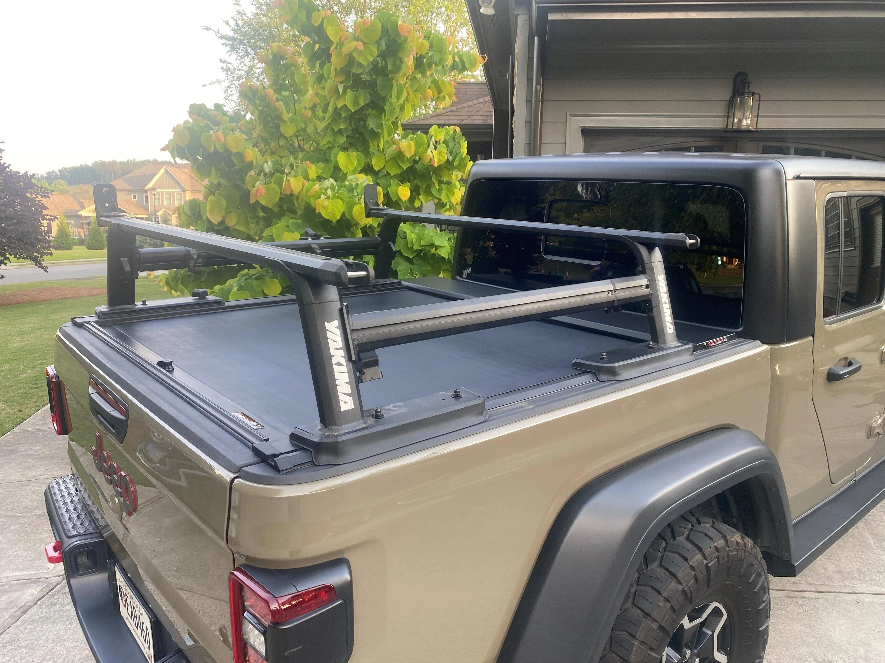 Jeep Gladiator Retractable Bed Cover with full length T-Slots/Tracks? bswer