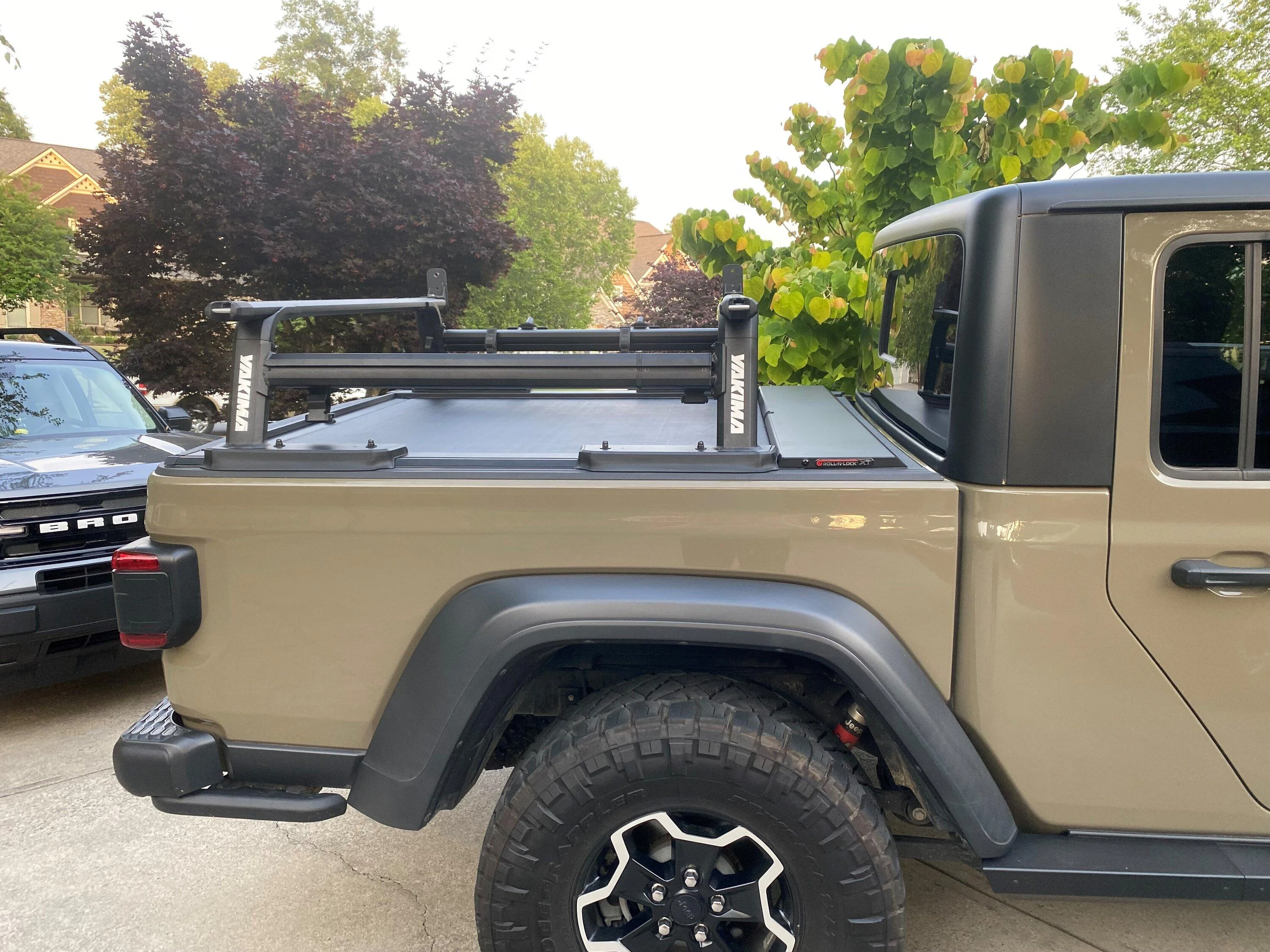 Jeep Gladiator Retractable Bed Cover with full length T-Slots/Tracks? hw43