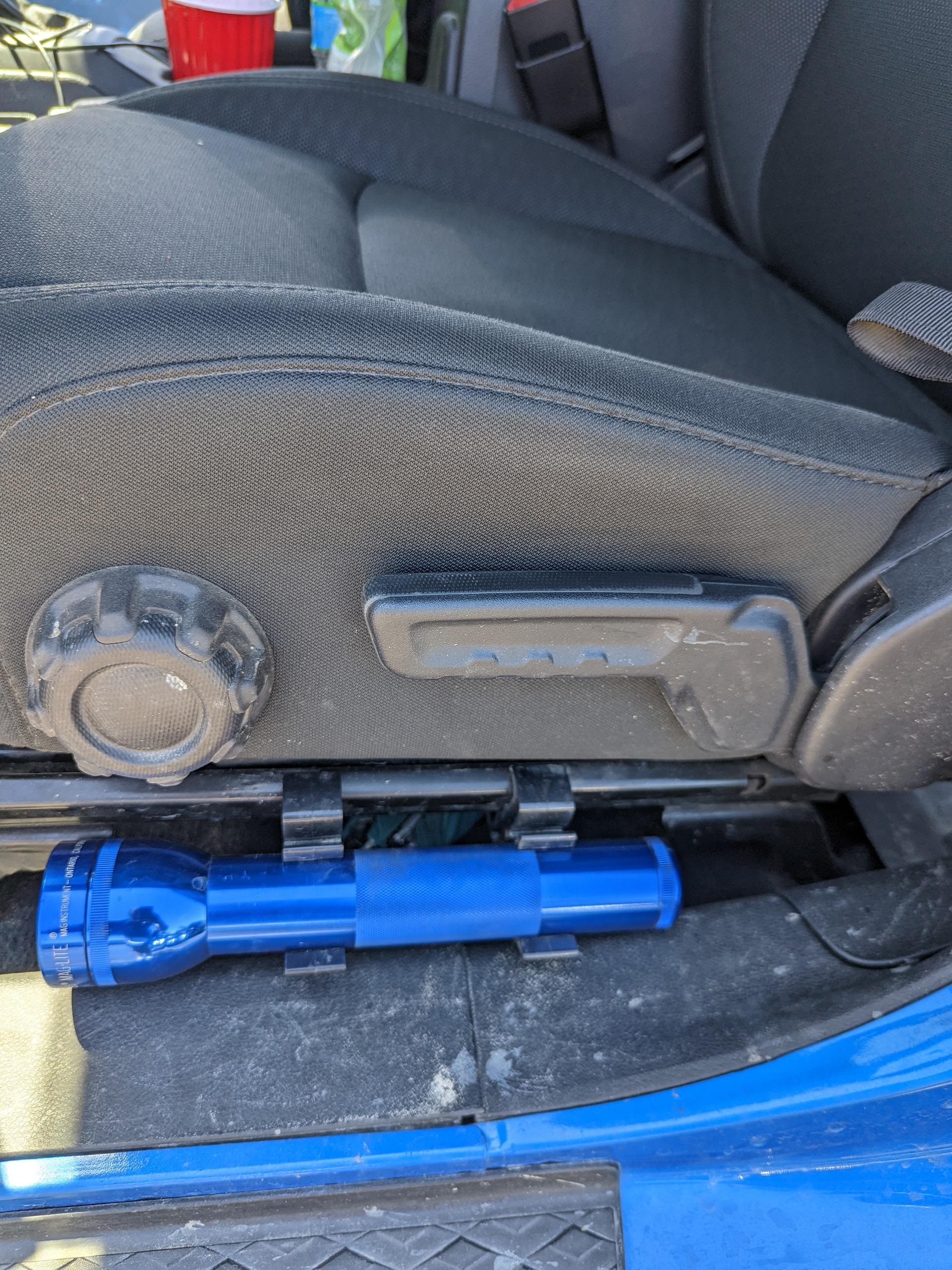 Jeep Gladiator Premature wear on side of drivers seat PXL_20220623_165802558