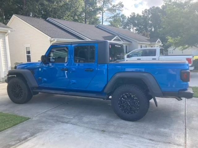 Jeep Gladiator 295/70R17 on Sport S jeep tire 6
