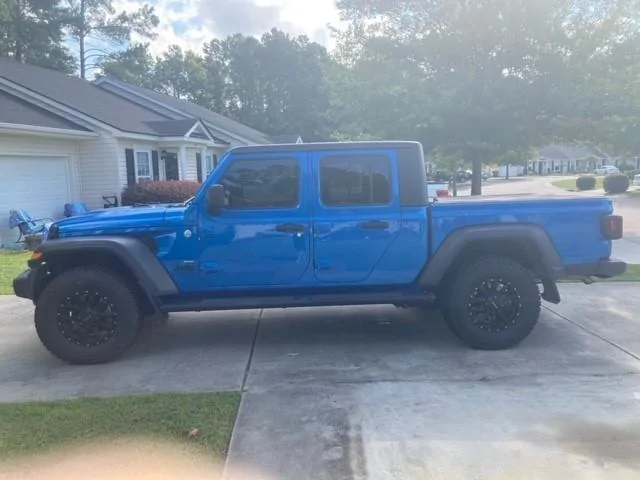 Jeep Gladiator 295/70R17 on Sport S jeep tire 7