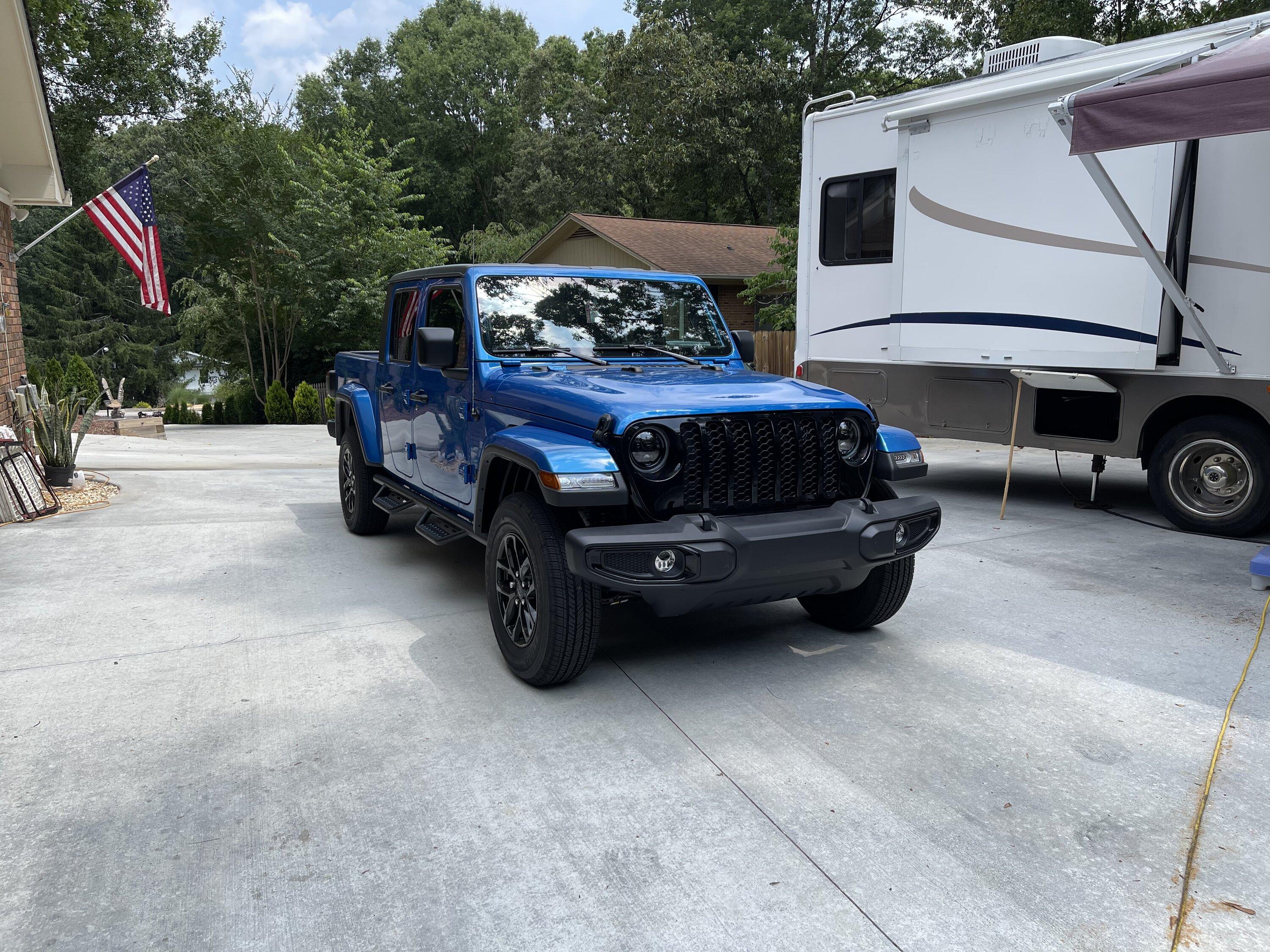 Jeep Gladiator HYDRO BLUE PEARL Gladiator JT Club E836E94C-F952-48F8-92B8-845DEB715A62