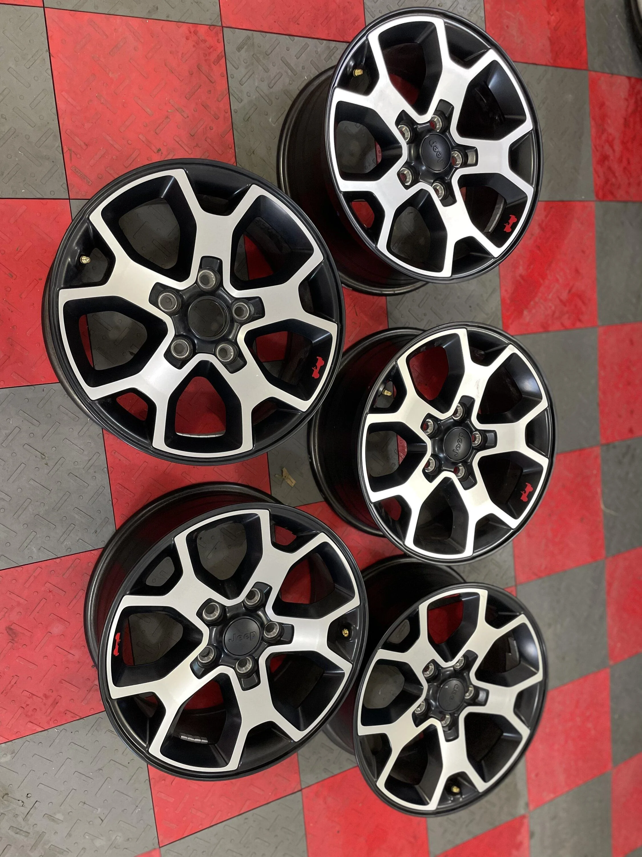 Jeep Gladiator (5) Jeep Rubicon wheels 6B03AA86-62CF-4455-9EF2-2D0EF49CEEF8