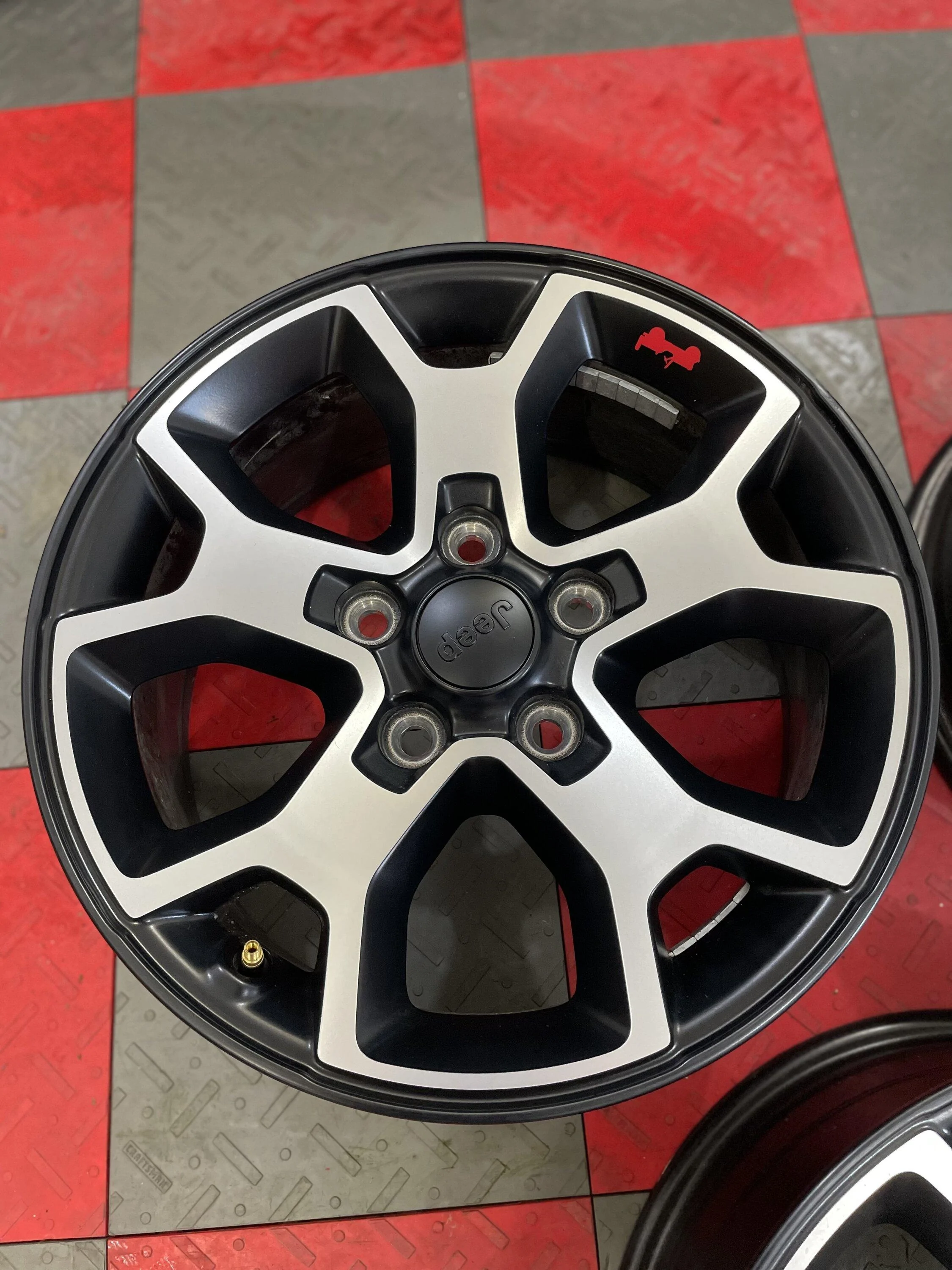 Jeep Gladiator (5) Jeep Rubicon wheels B9B3753E-CD18-4267-89D8-A066748FCDEF