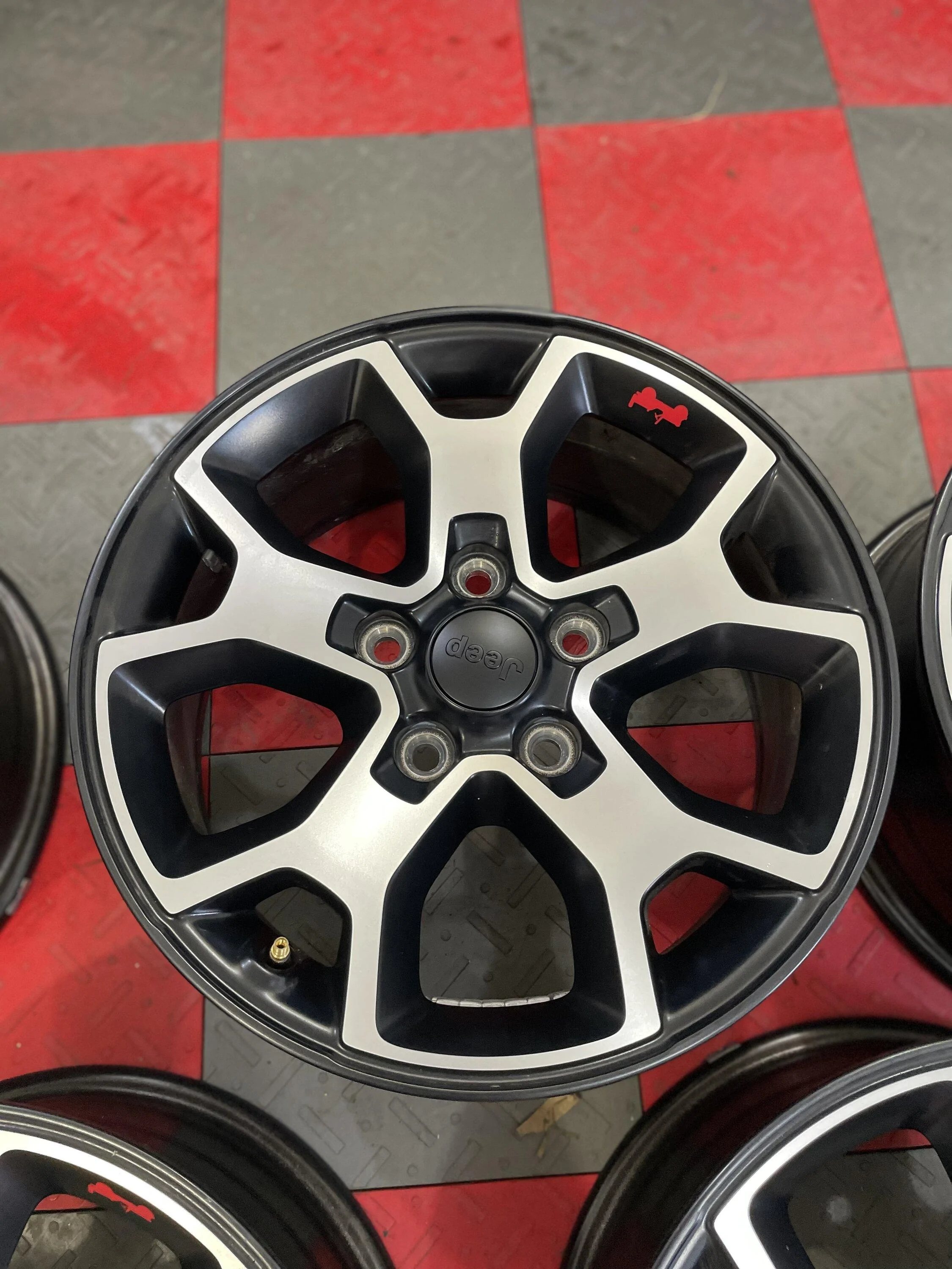 Jeep Gladiator (5) Jeep Rubicon wheels C8D57472-CC14-4E5E-8A2F-5A2C3E767293