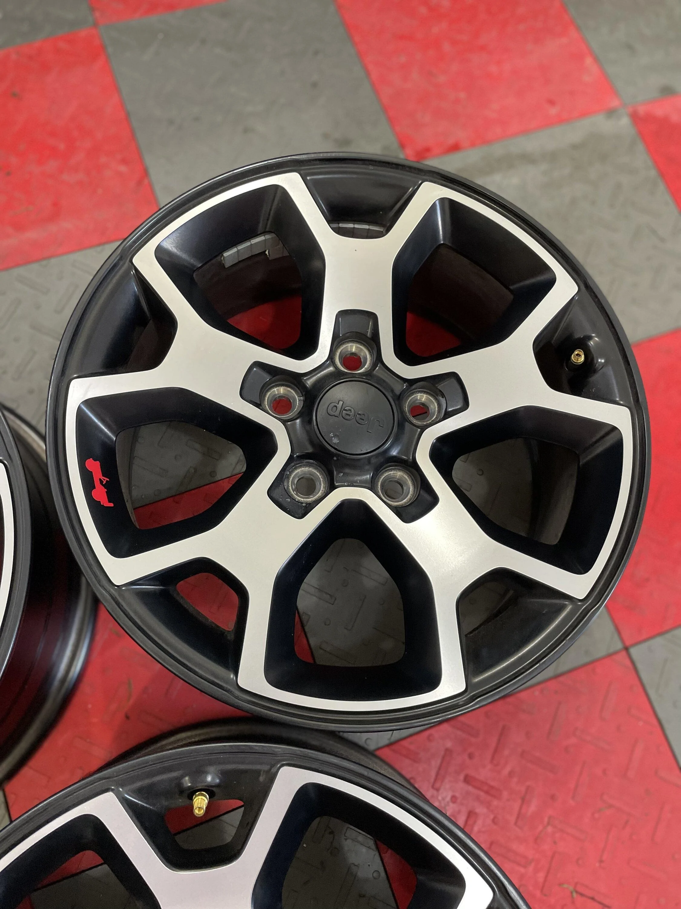 Jeep Gladiator (5) Jeep Rubicon wheels 0604DBA1-5D23-4D96-9130-A440D8DFC7C2