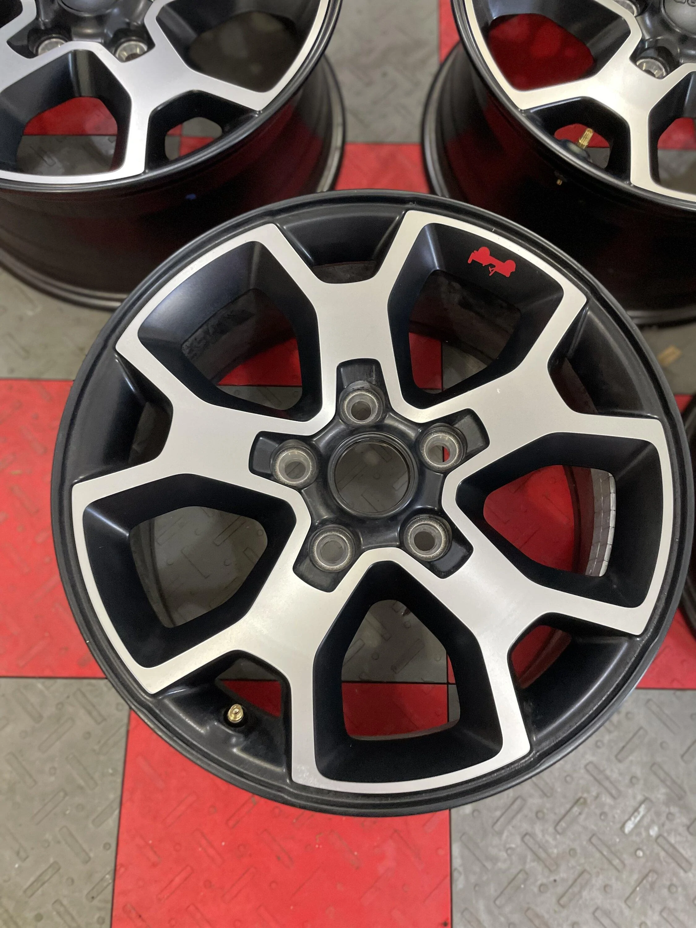Jeep Gladiator (5) Jeep Rubicon wheels BF56D197-F77B-4D0A-9A41-05F1D639B0AA