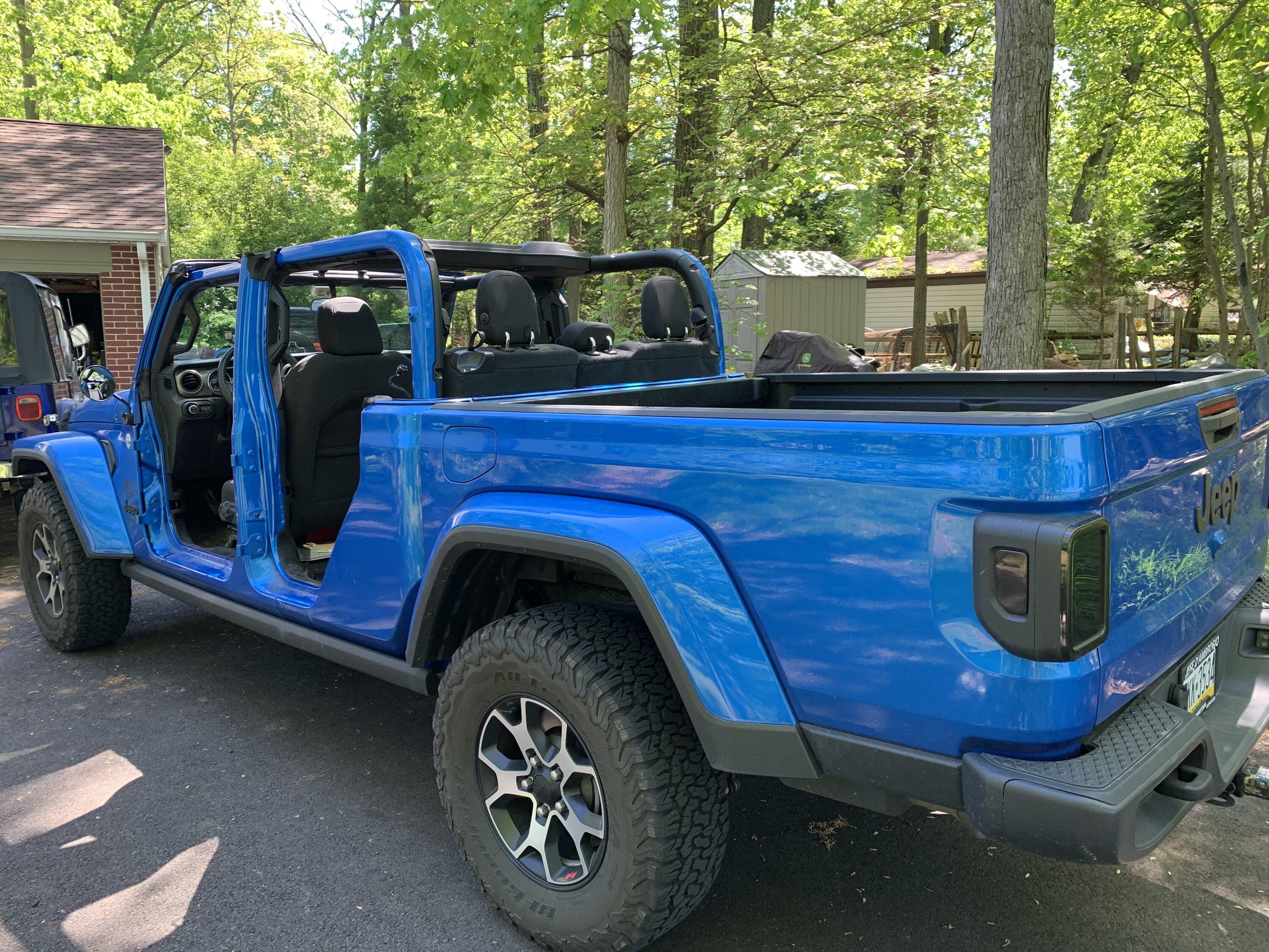 Jeep Gladiator HYDRO BLUE PEARL Gladiator JT Club 514C9499-C142-4661-A06C-999B238B2139