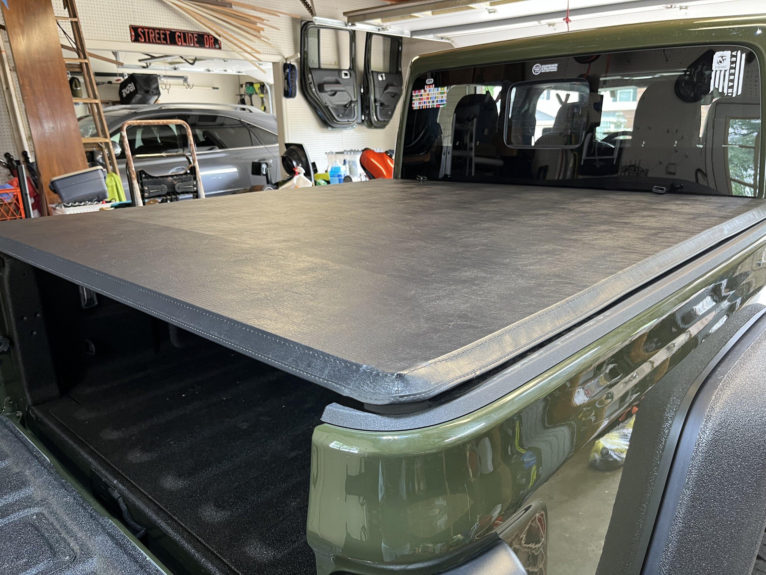 Jeep Gladiator Soft TriFold Tonneau Cover MTonn1
