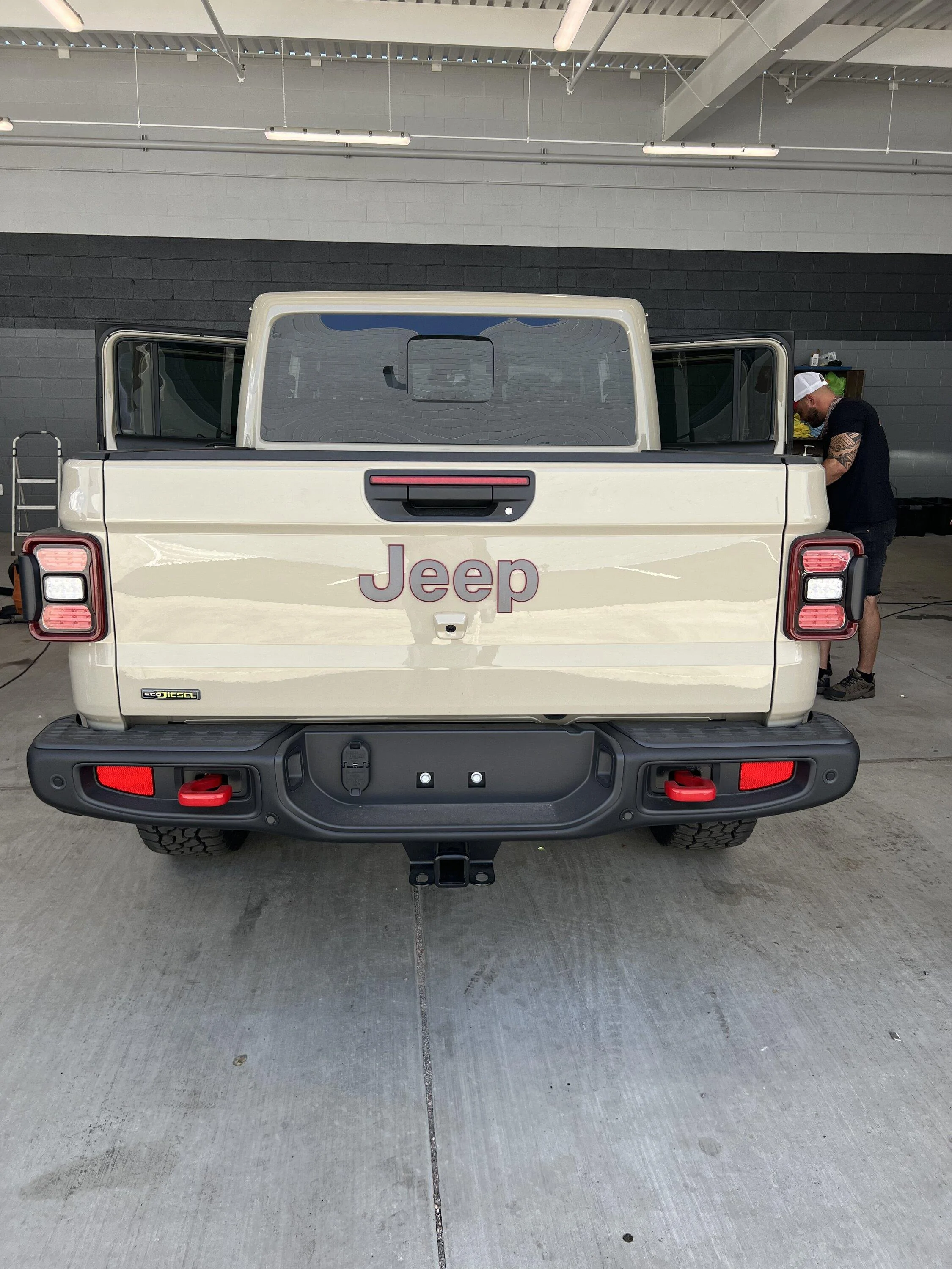 Jeep Gladiator Gobi Gladiators Waiting Room 504CC890-43C4-454D-B6EB-2C4D06916AD6