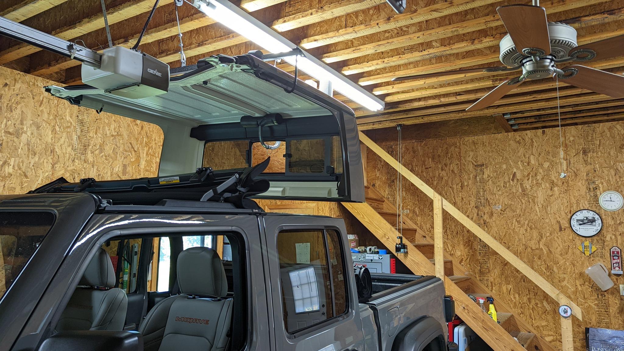 Jeep Gladiator Scaffold for hard top removal and storage 289168998_10229283915909073_5455581549785858350_n
