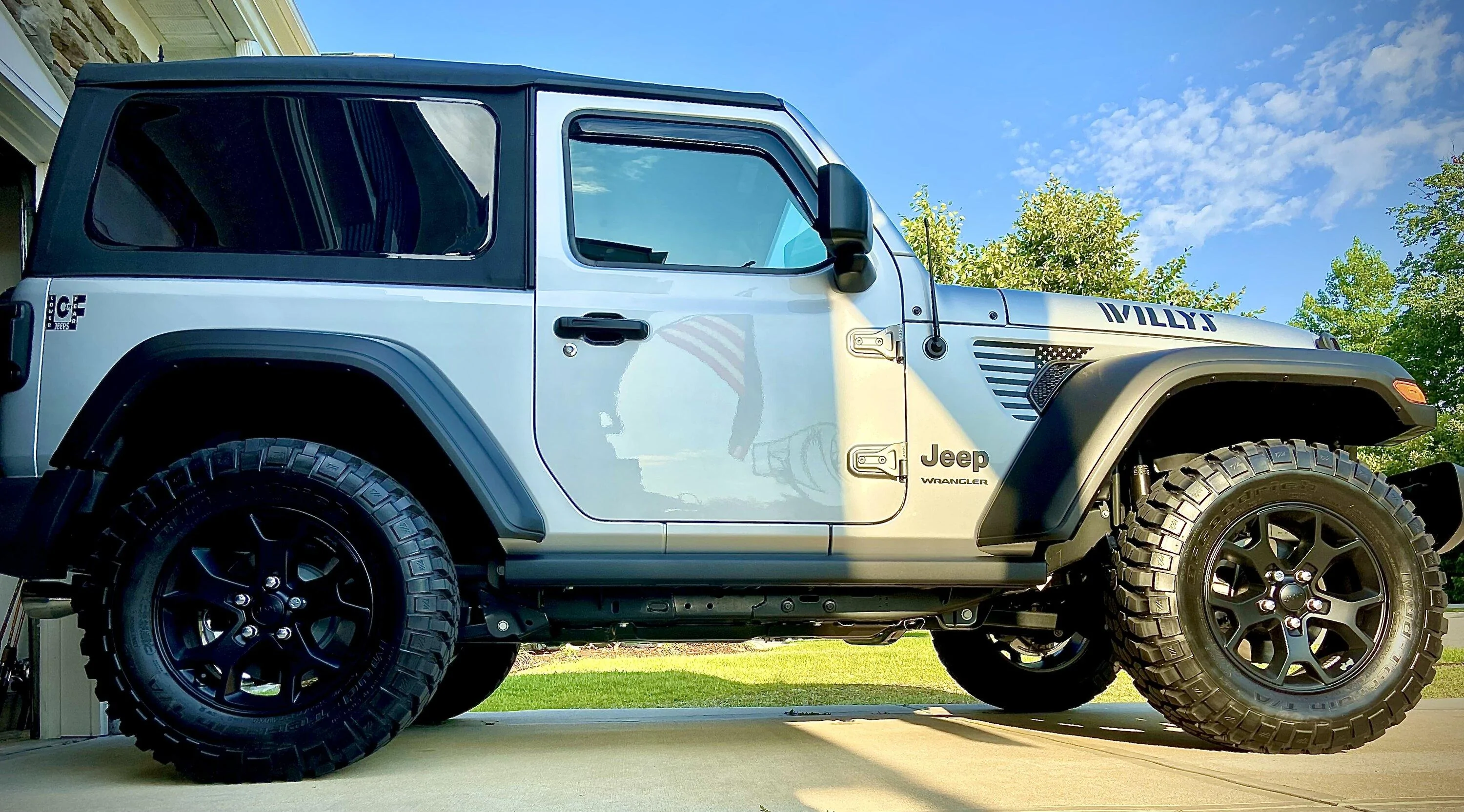Jeep Gladiator Black Willy’s Moab wheels and KM2 tires 2DE8CC0C-0871-4041-841D-37FE31880704