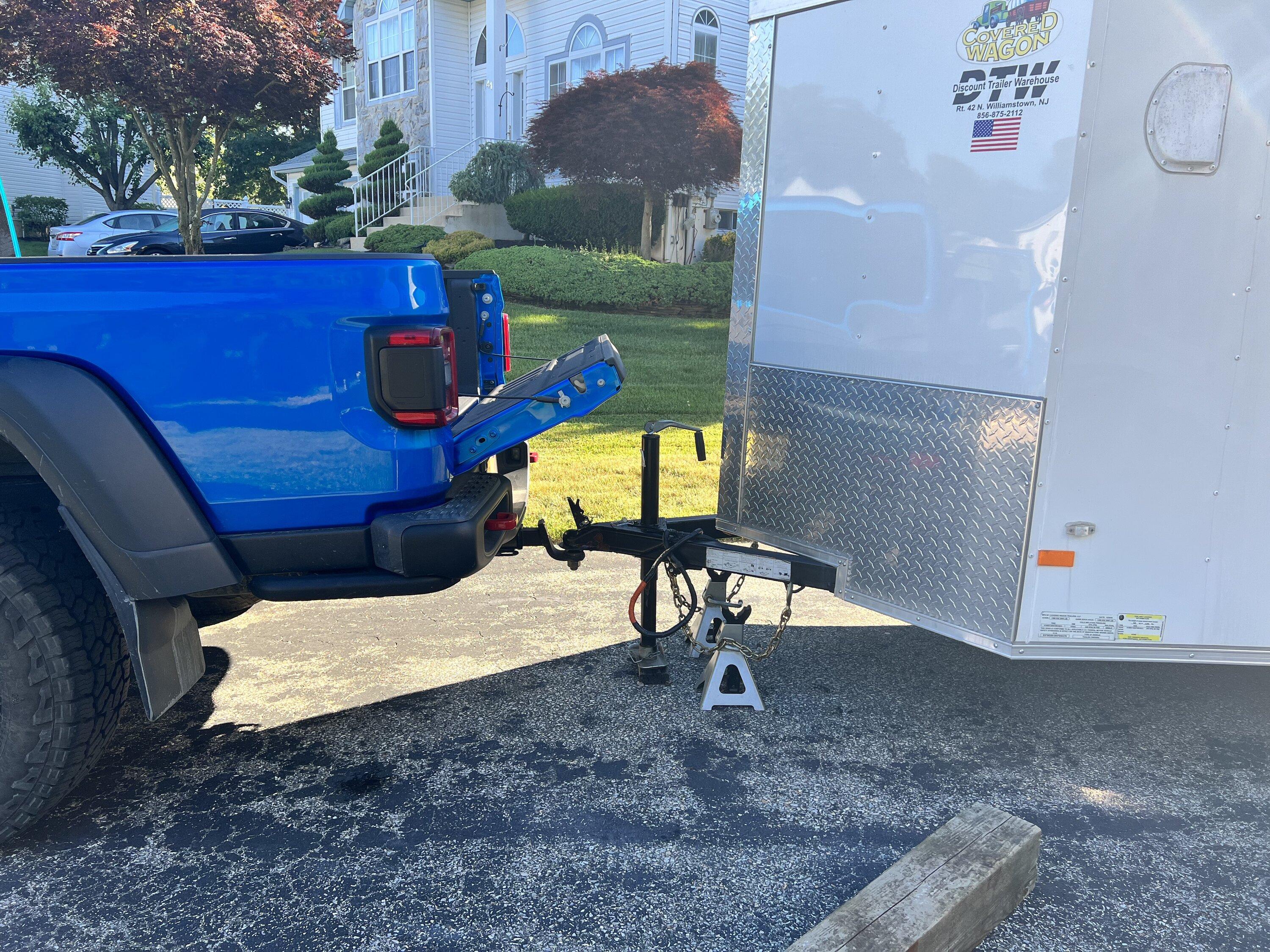 Jeep Gladiator Trailer and a half lowered tailgate 801219CE-EA06-4FC4-98ED-7EBF77F10AE9
