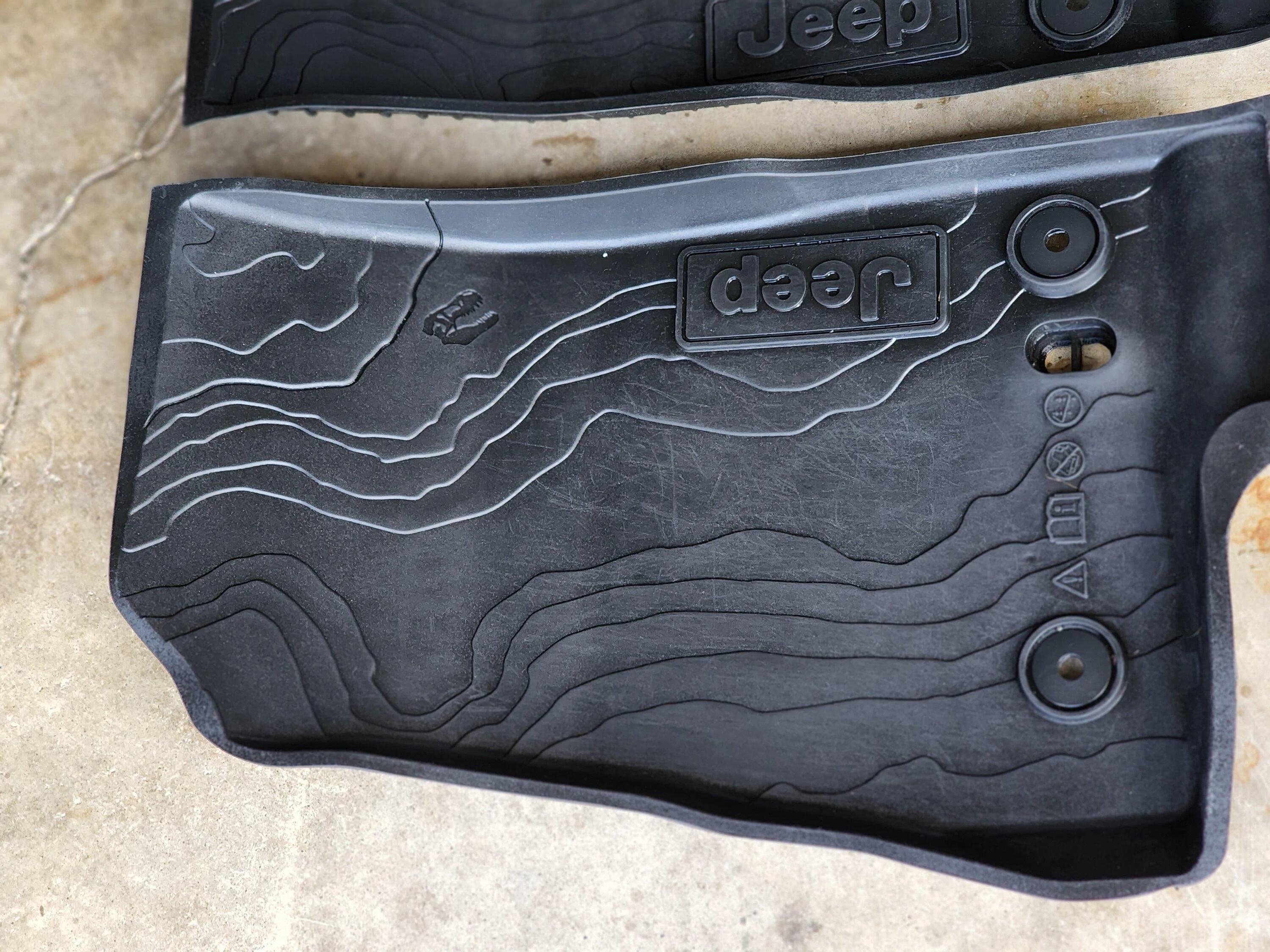 Jeep Gladiator Gladiator Rubber Splash Mats 20220627_134602