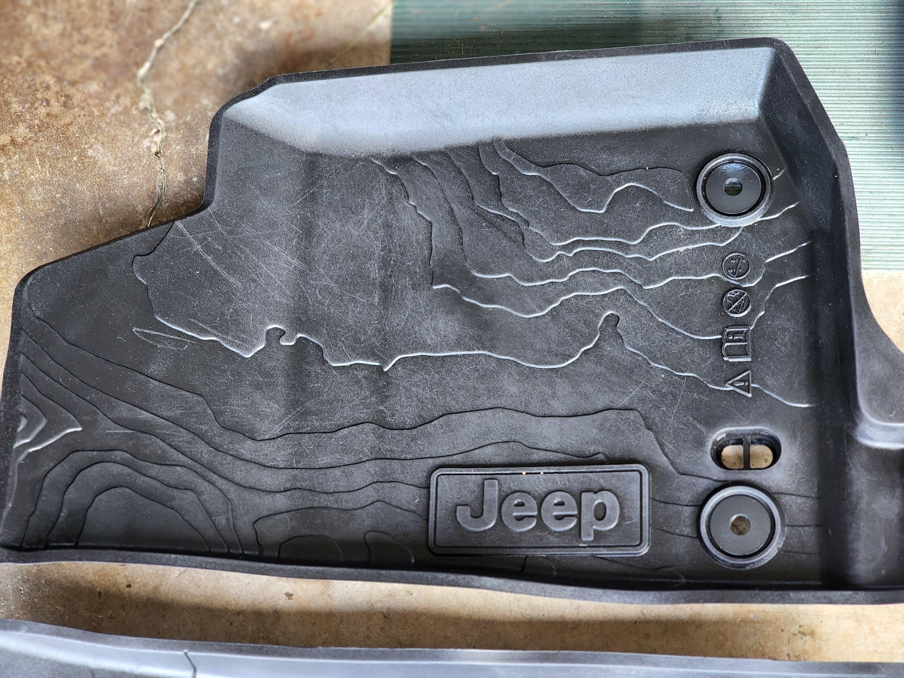 Jeep Gladiator Gladiator Rubber Splash Mats 20220627_134605