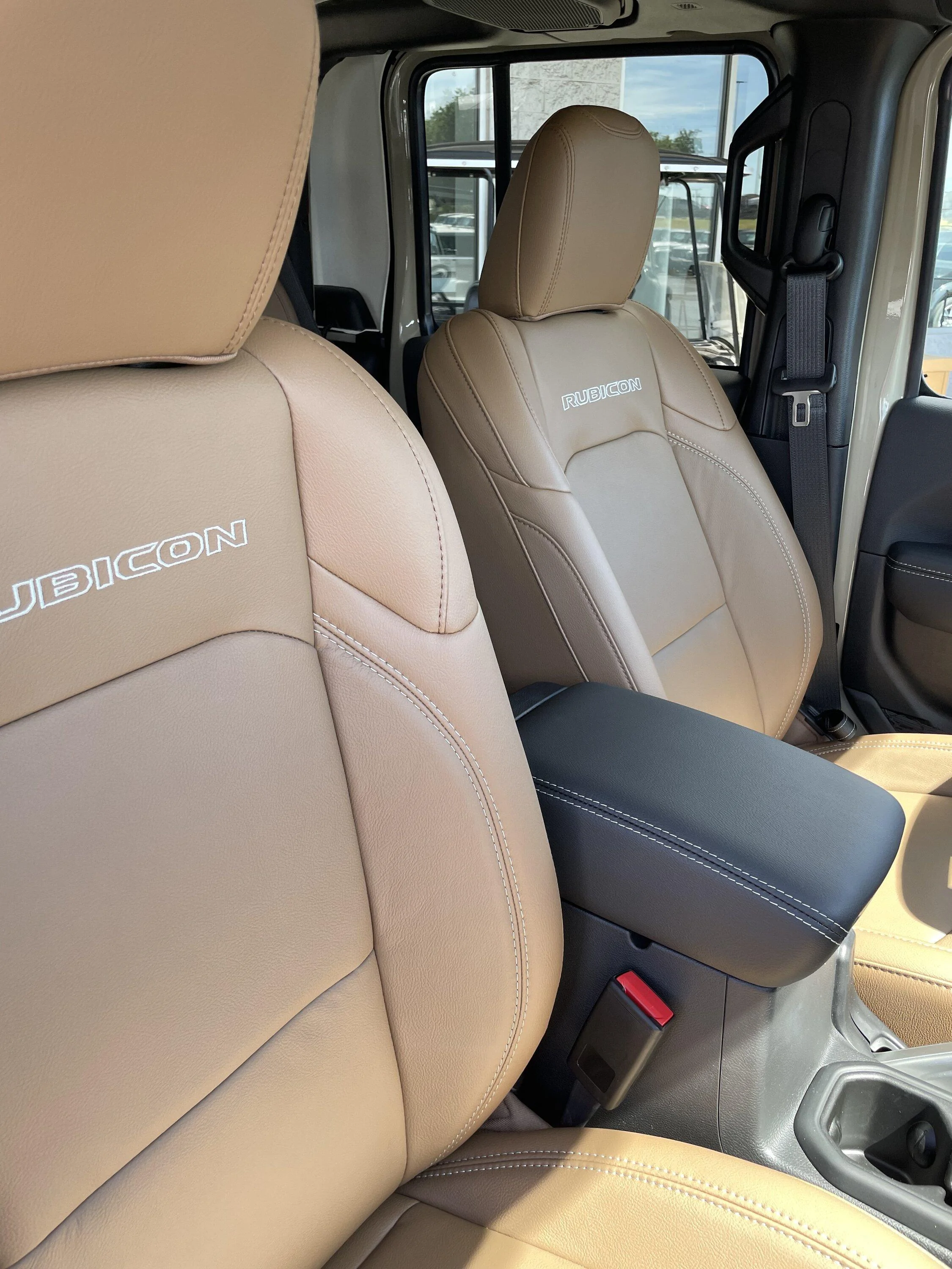Jeep Gladiator Gobi Gladiators Waiting Room 15BB286F-8DC5-4D8D-9211-D83465BABB8F