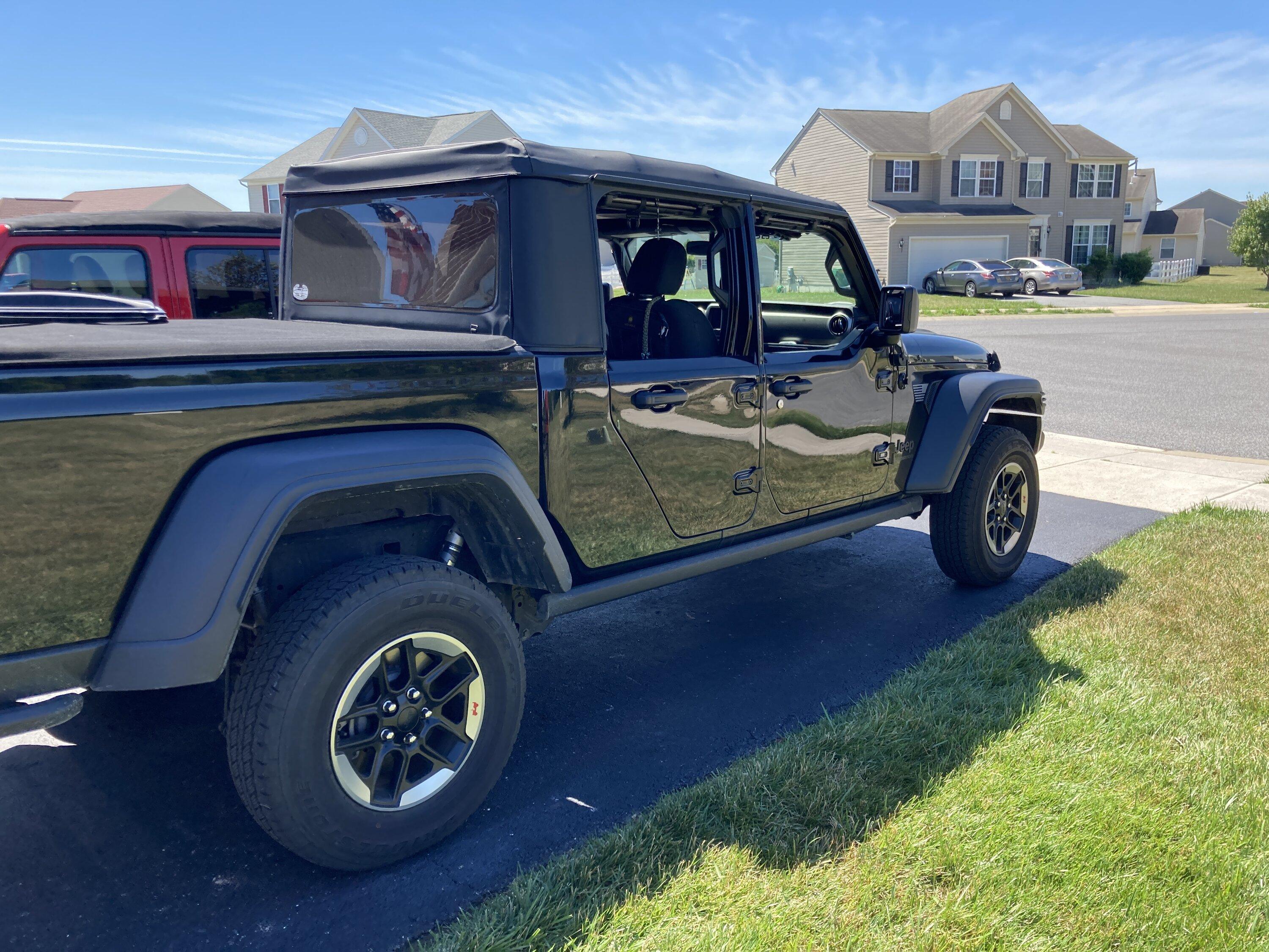 Jeep Gladiator Black half doors C2759E6E-742D-49C7-BE76-A6FD043A74EE