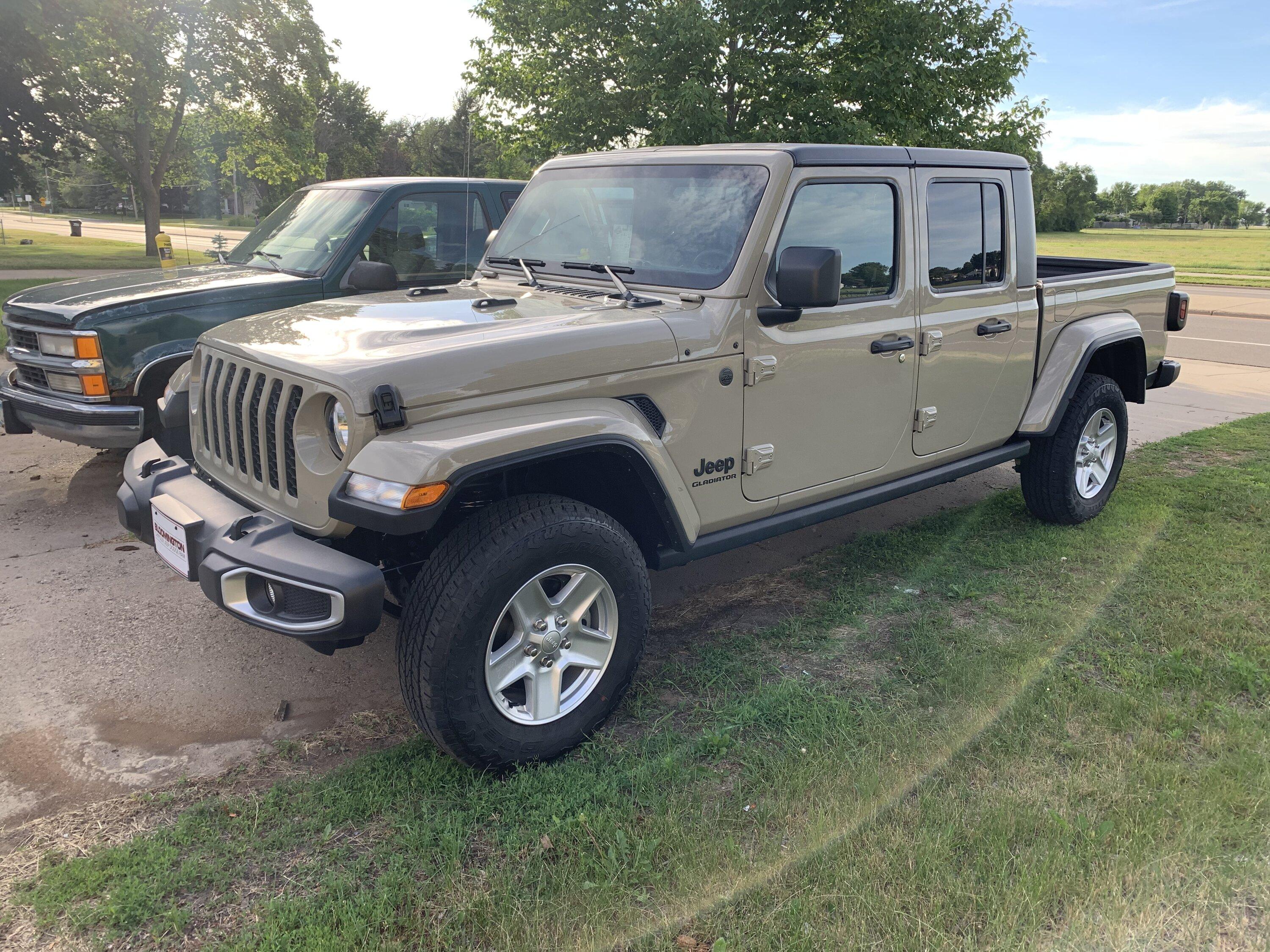 Jeep Gladiator Gobi Gladiators Waiting Room 916244CC-45B0-4B7D-B1DB-8084F6D2D72E
