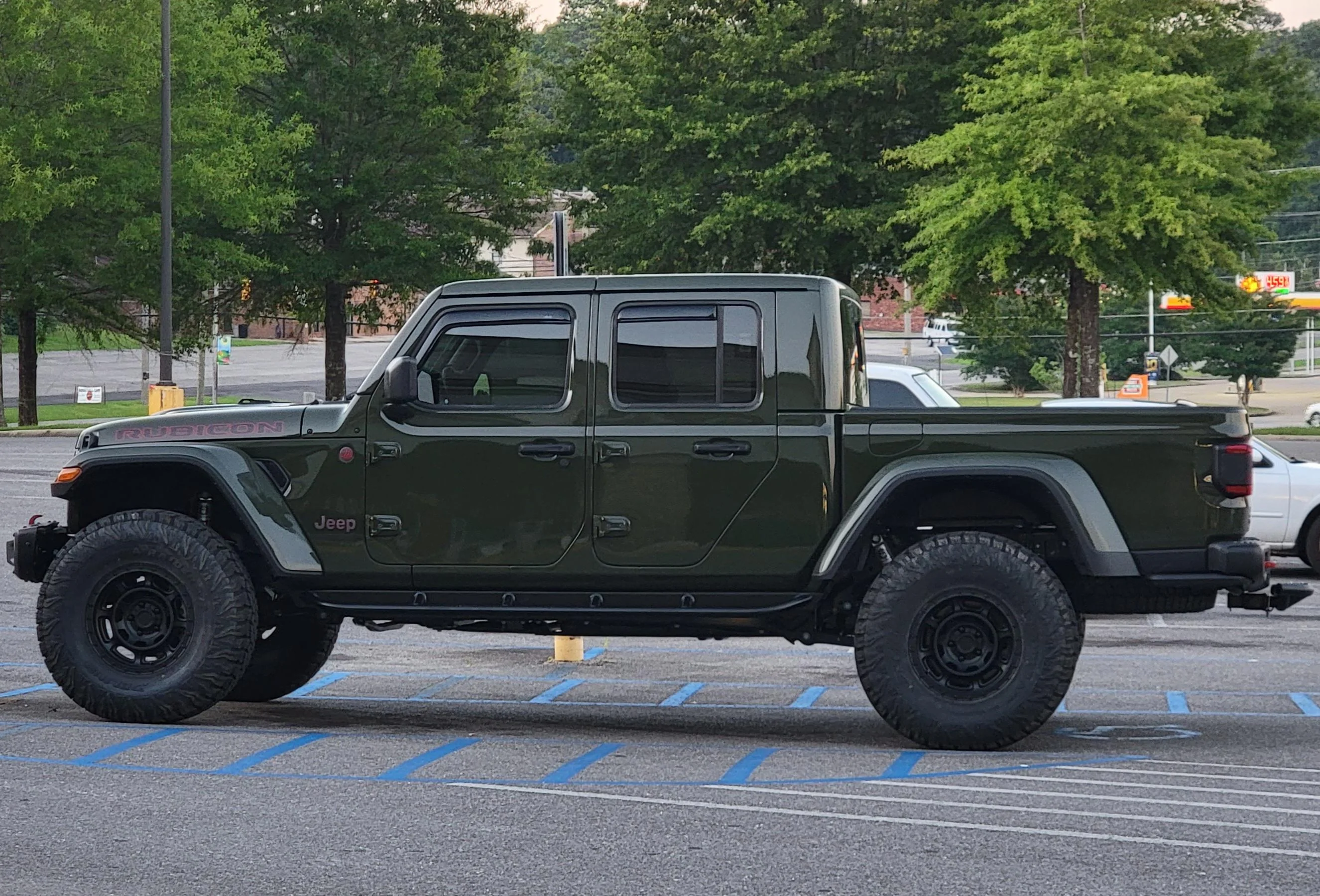 Jeep Gladiator Leveling Kit after 2in Mopar Lift? 20220621_195654