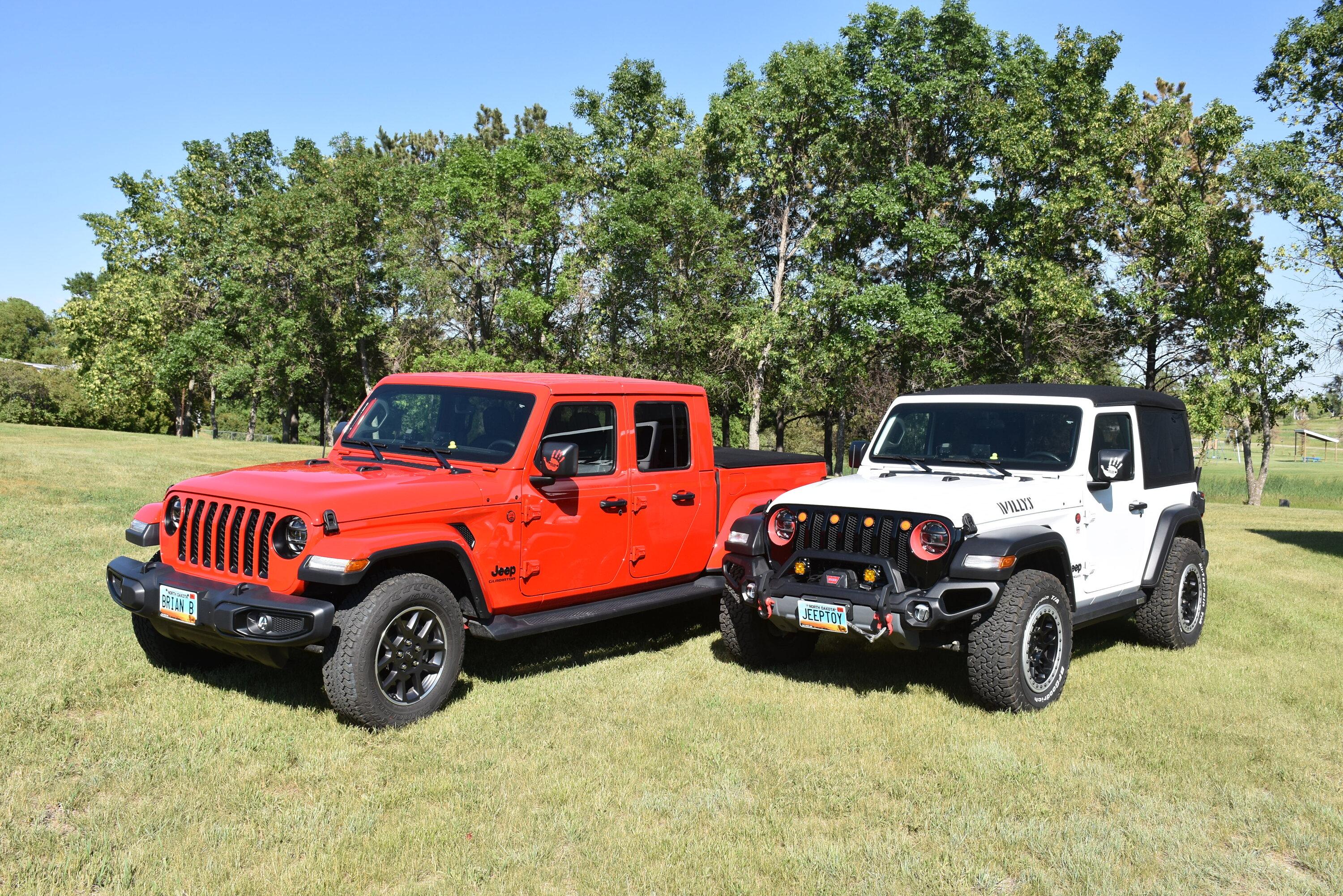 Jeep Gladiator Jeeps Parking Next To Jeeps 20220628_006.JPG