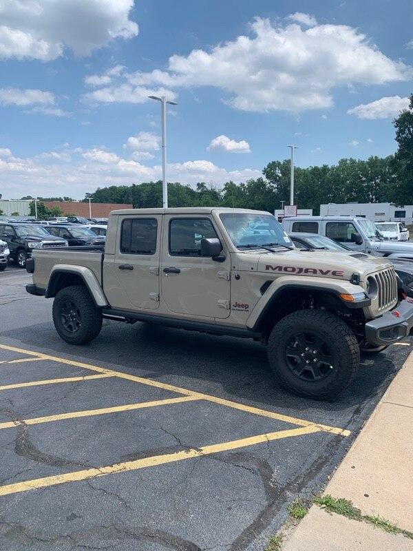 Jeep Gladiator Gobi Gladiators Waiting Room C7190E83-9FE1-460F-85CB-52B751DF1FB7