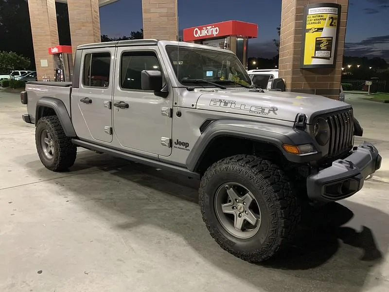 Jeep Gladiator 2020 Sport Silver Bullet Build 52185961871_da07c906cb_c