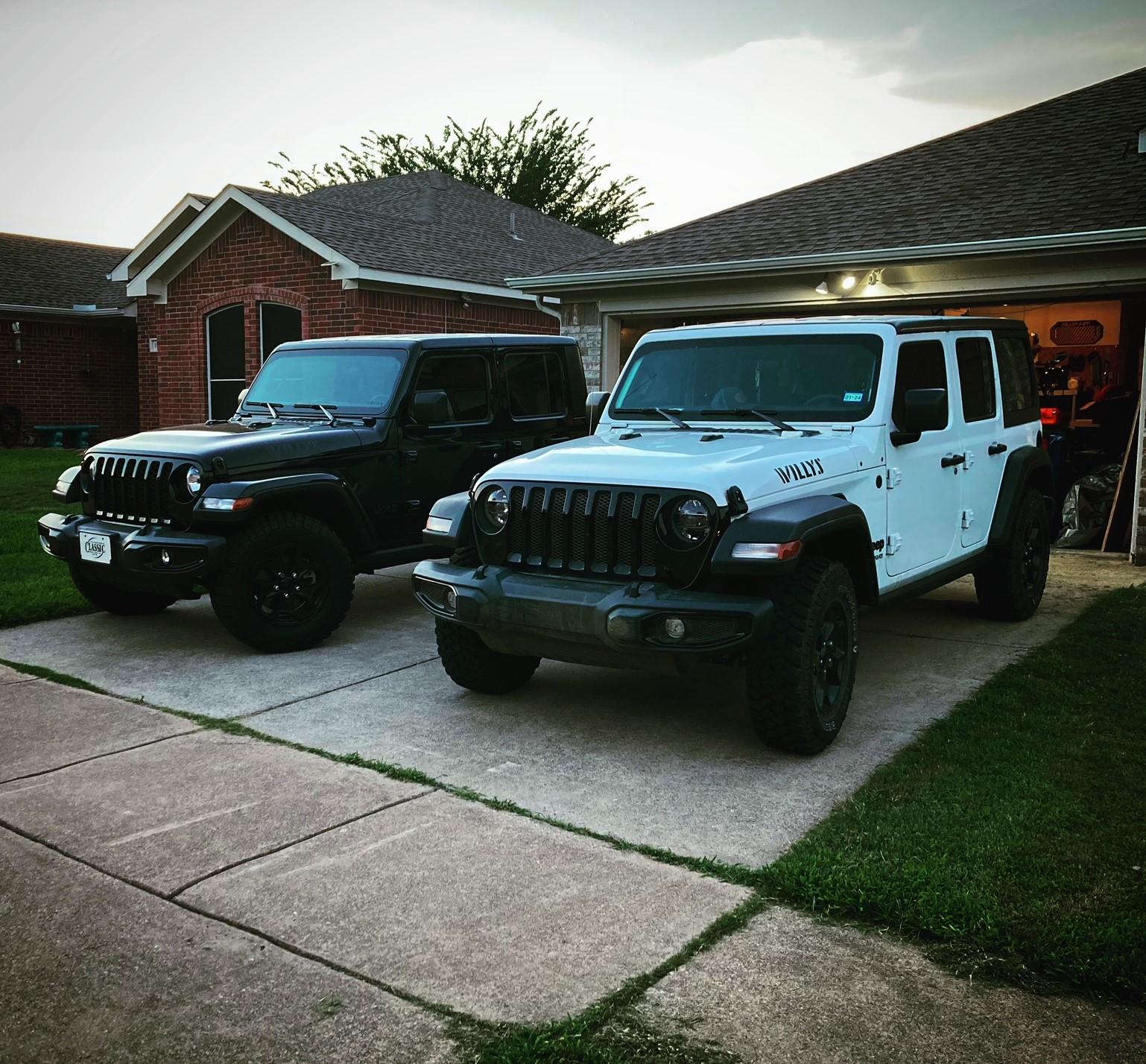 Jeep Gladiator Jeeps Parking Next To Jeeps fathersonjee
