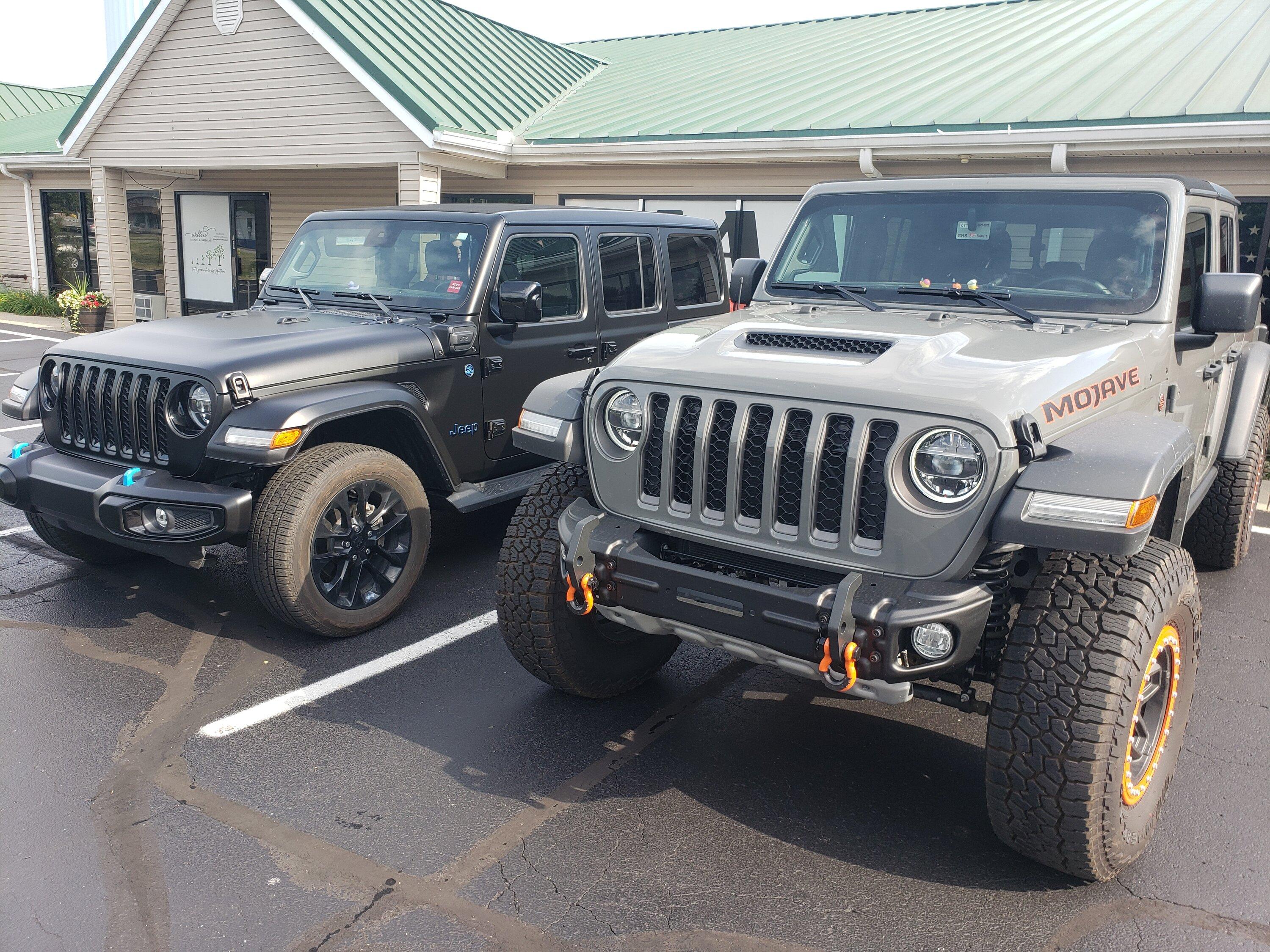Jeep Gladiator Jeeps Parking Next To Jeeps 20220701_175006