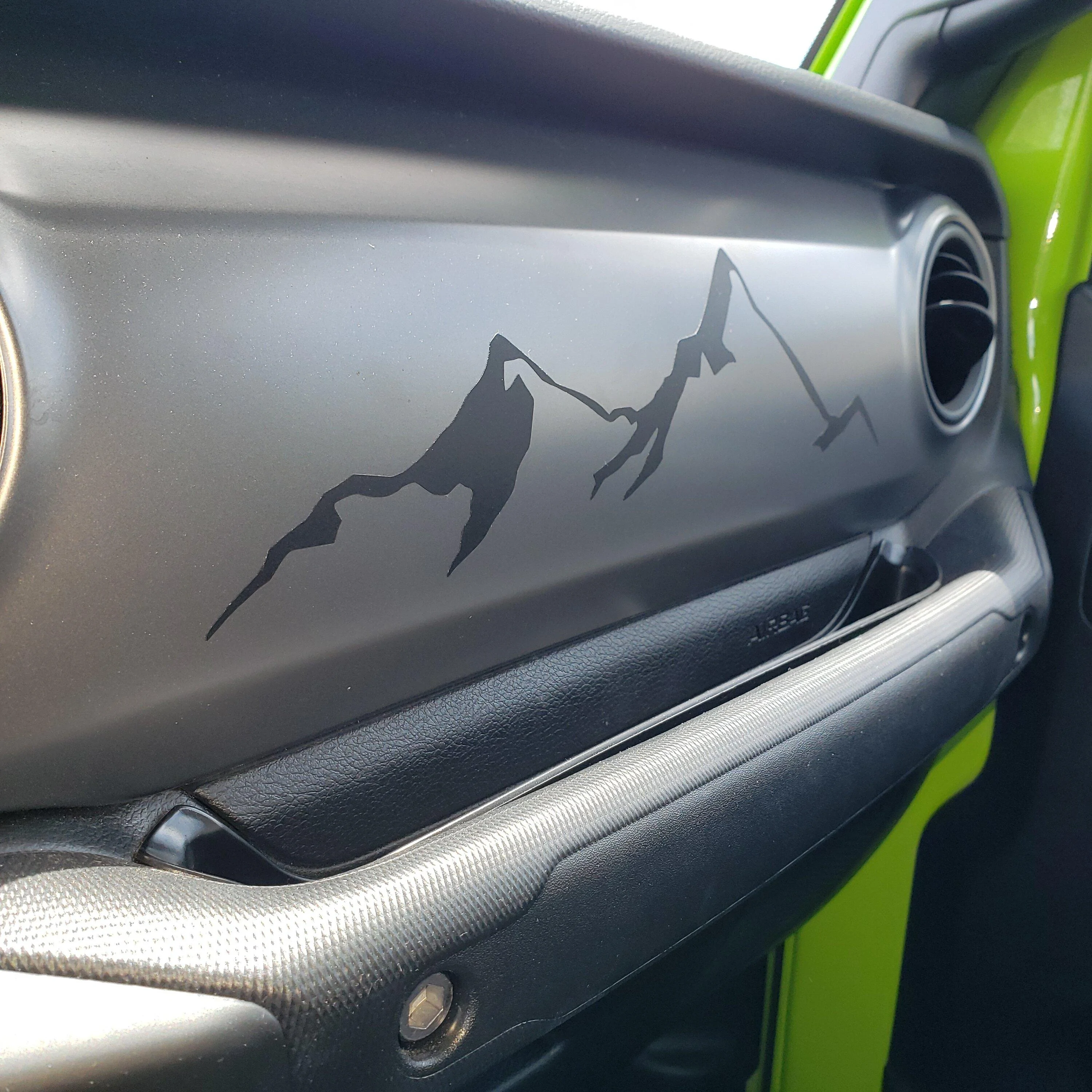 Jeep Gladiator What are people doing with the big blank dash area in front of the passenger? 20220629_144419[1]
