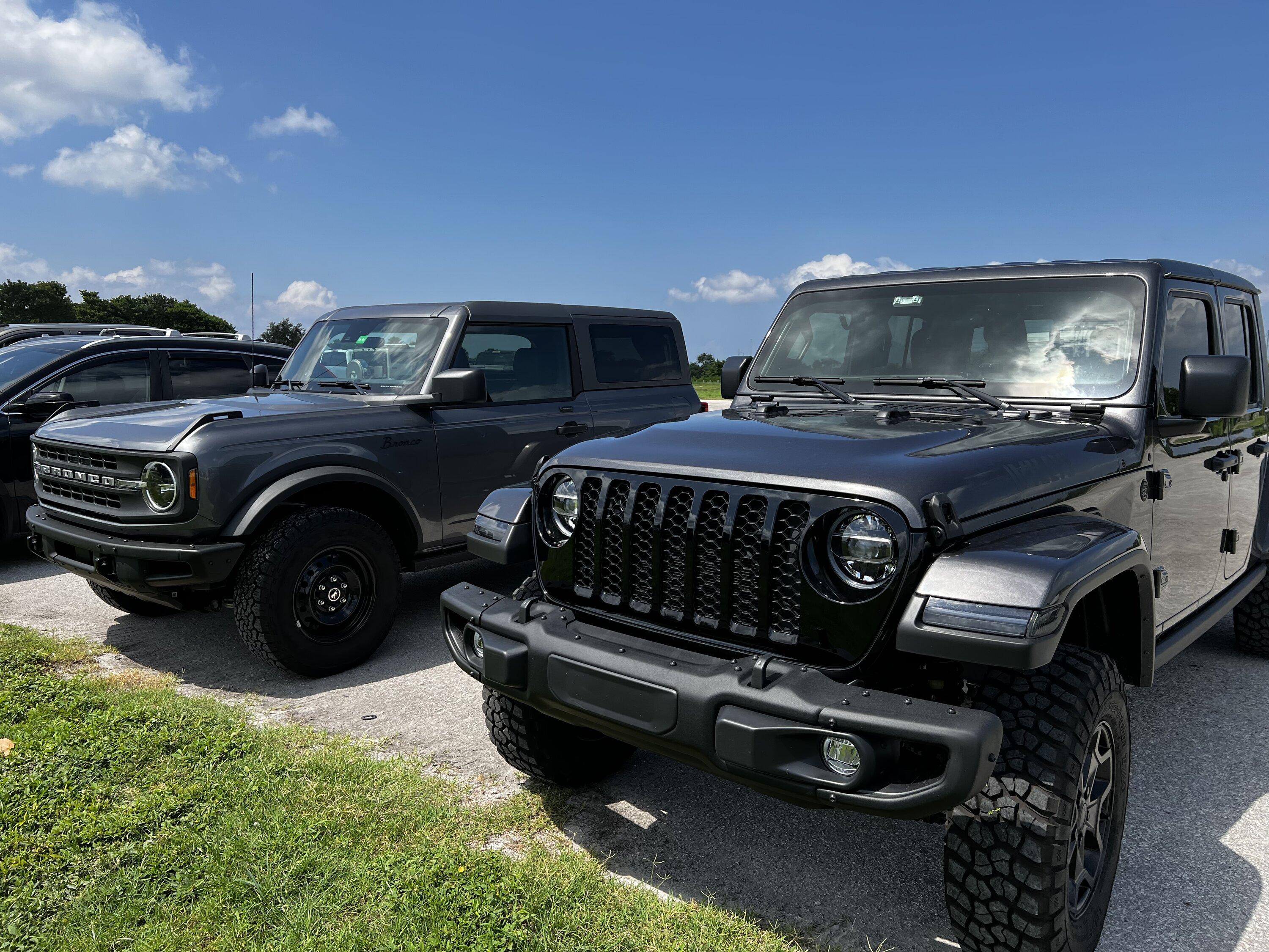 Jeep Gladiator WILLYS Edition Gladiator JT Club 6B142C62-9A20-400E-8B6D-4764B94C0A70