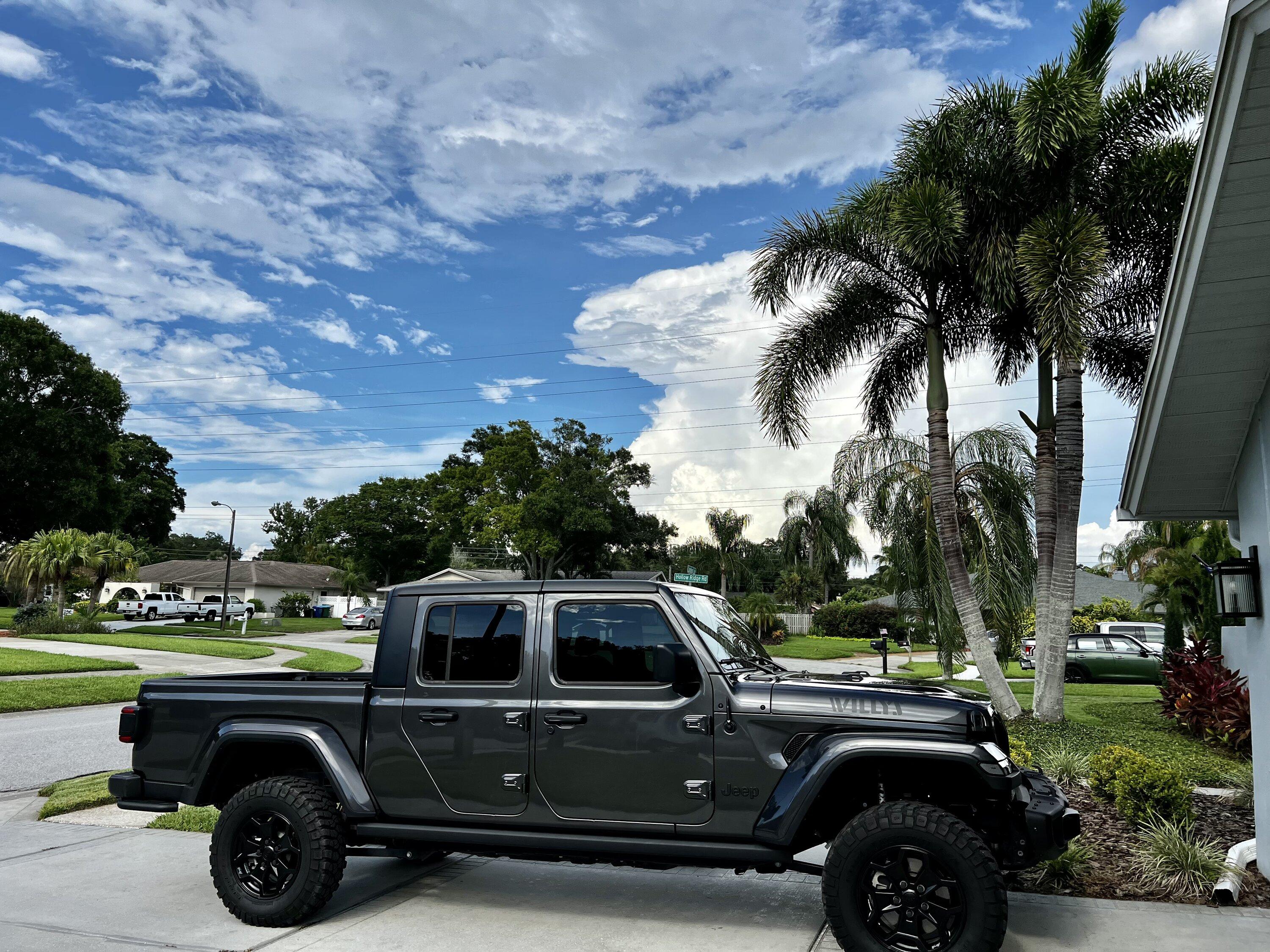 Jeep Gladiator WILLYS Edition Gladiator JT Club 0D4C4D53-023B-42D1-8813-972B6778DF40