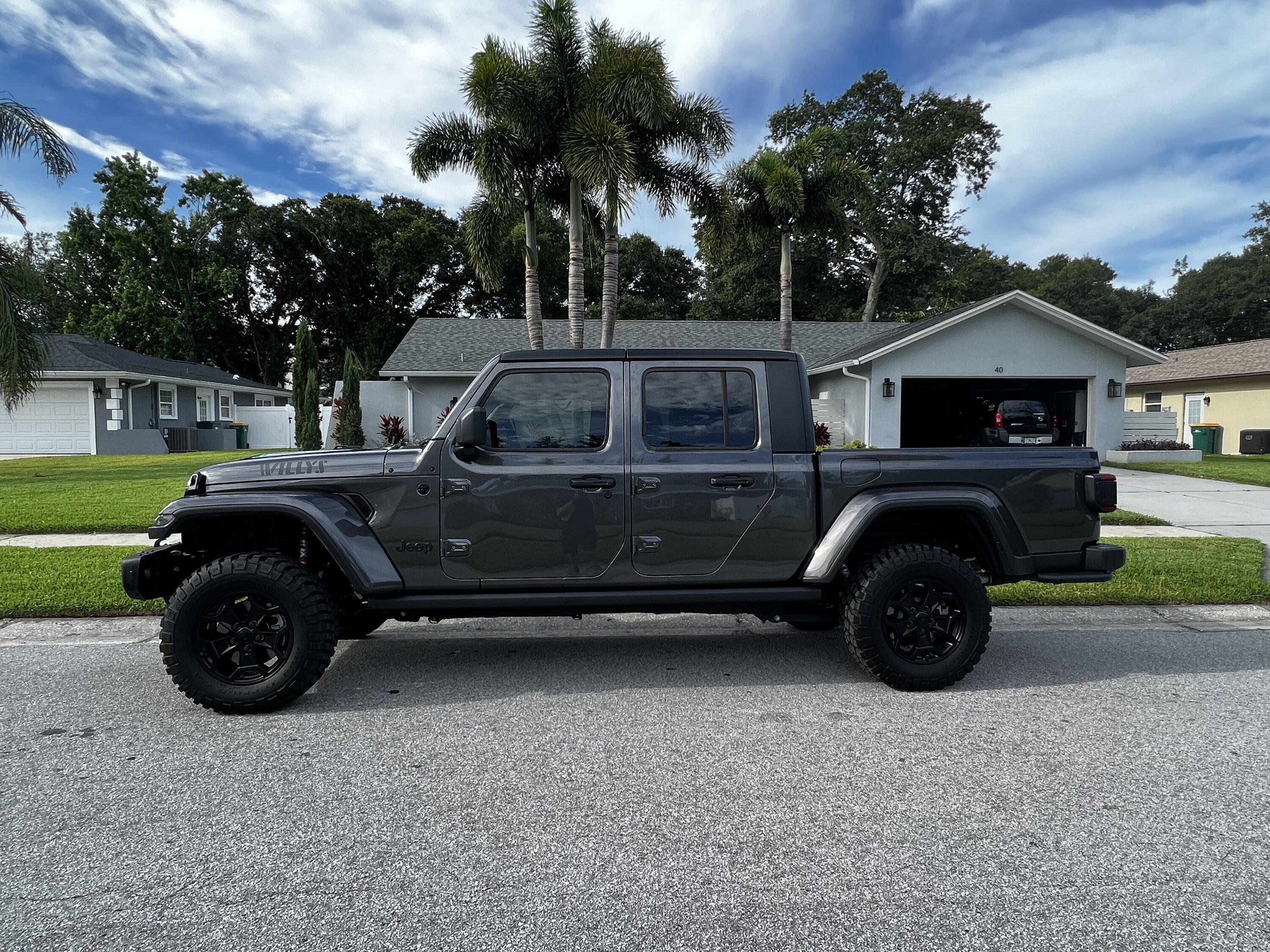 Jeep Gladiator WILLYS Edition Gladiator JT Club 35323053-53BE-4240-A800-9EC9B133FDCC