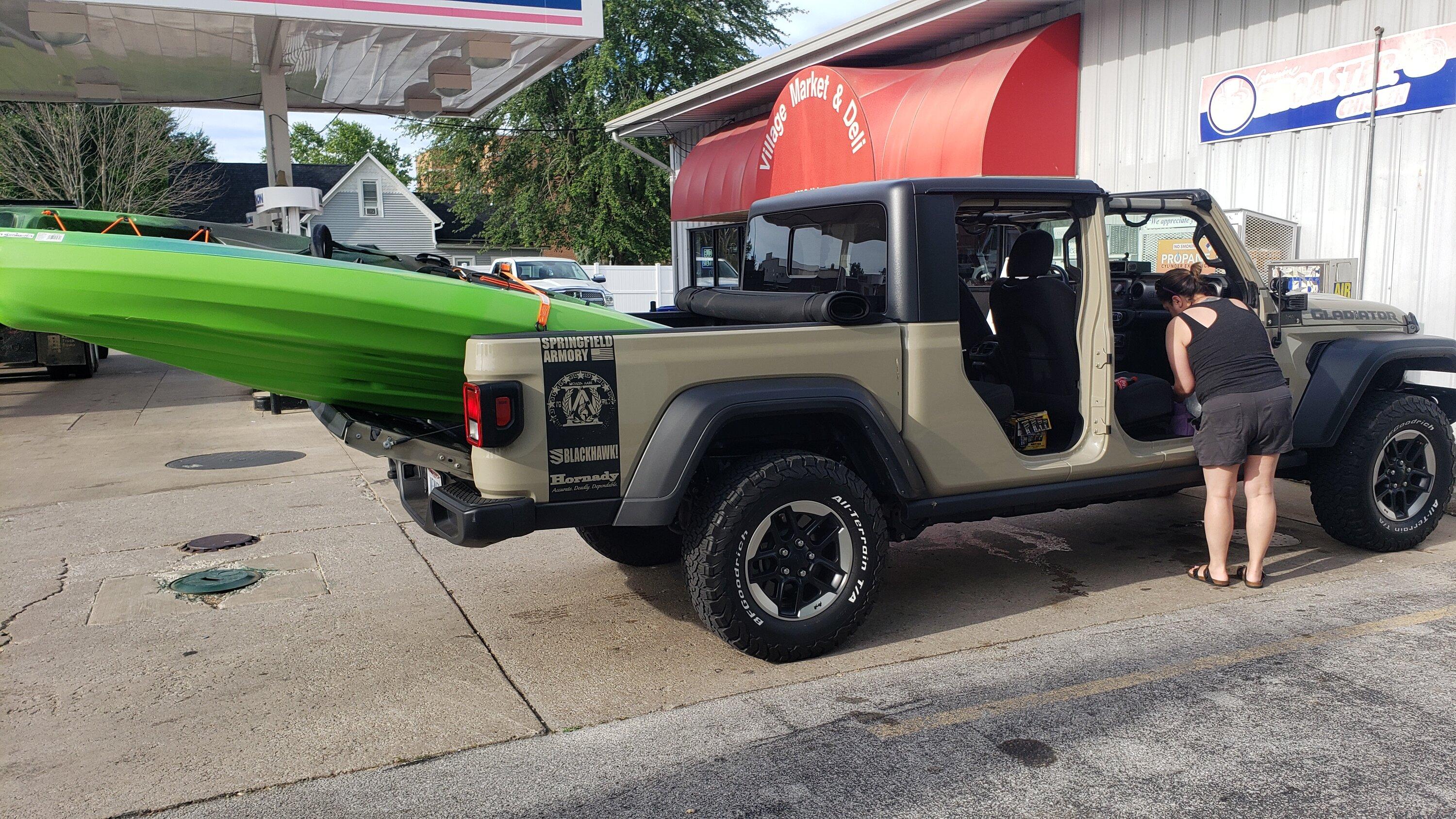 Jeep Gladiator How do you guys carry your kayaks? 20220625_084458