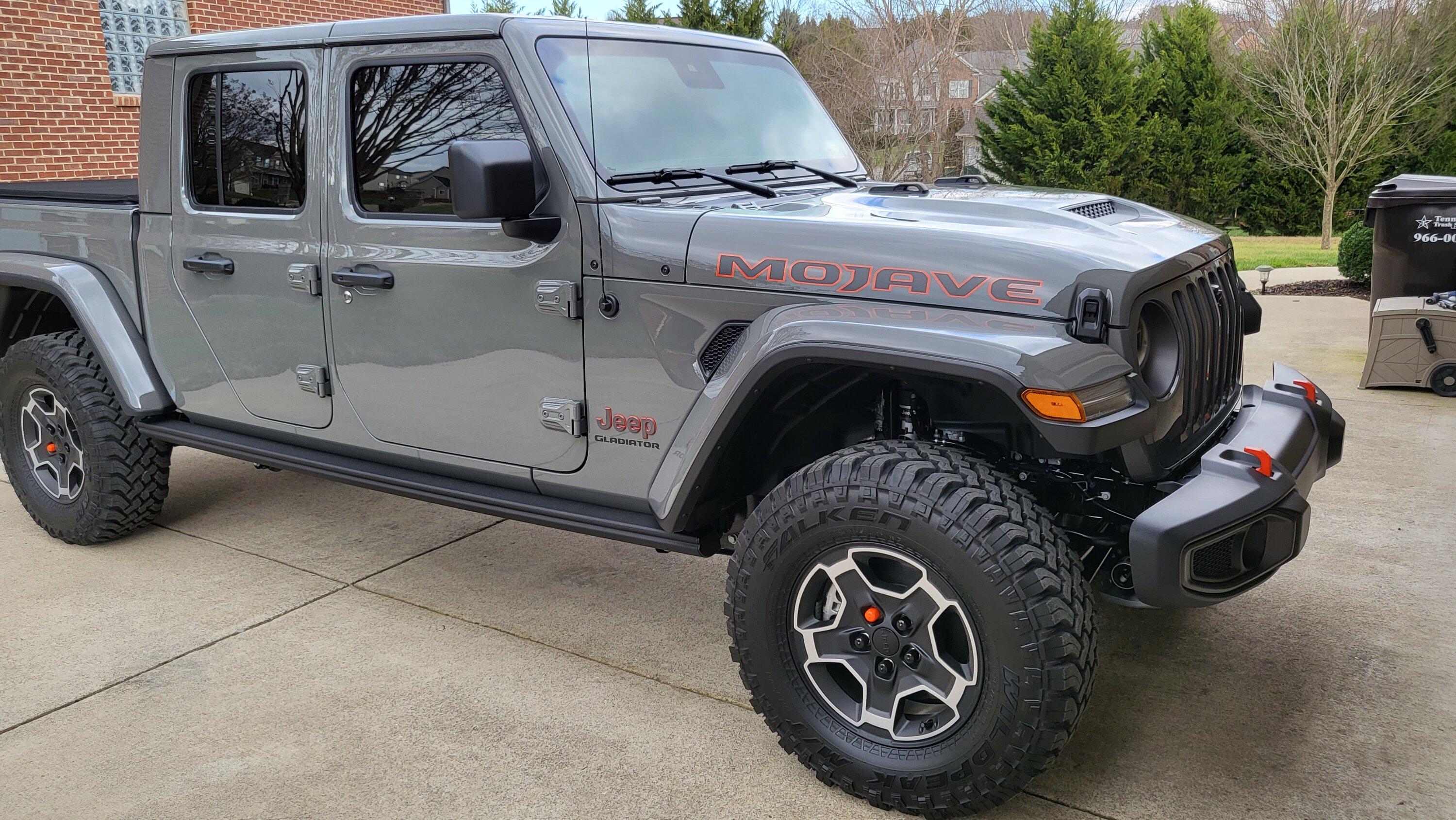 Jeep Gladiator Who said sting grey is common? 20220125_143407
